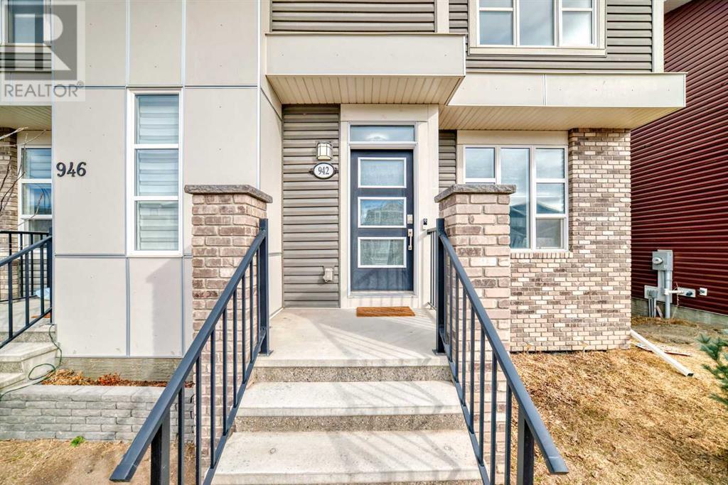 Property at 942 Livingston Way NE image 3