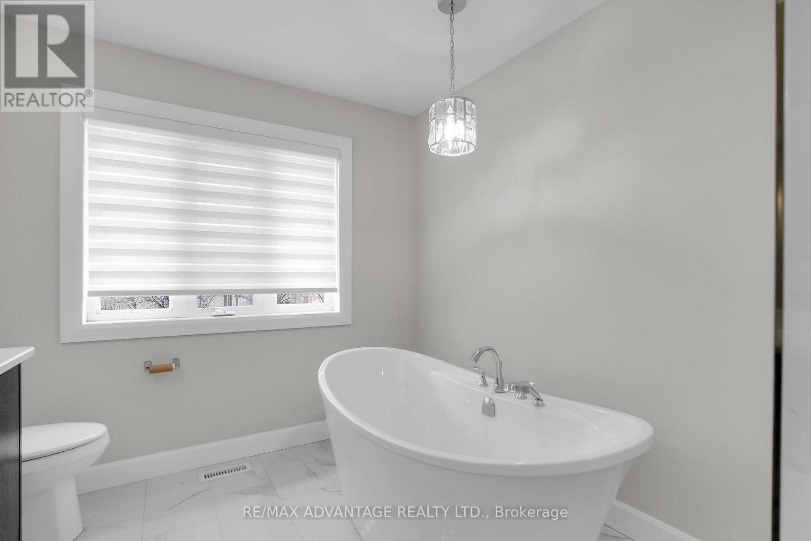 6416 Old Garrison Boulevard, London South, Ontario  N6P 0G2 - Photo 27 - X12111019