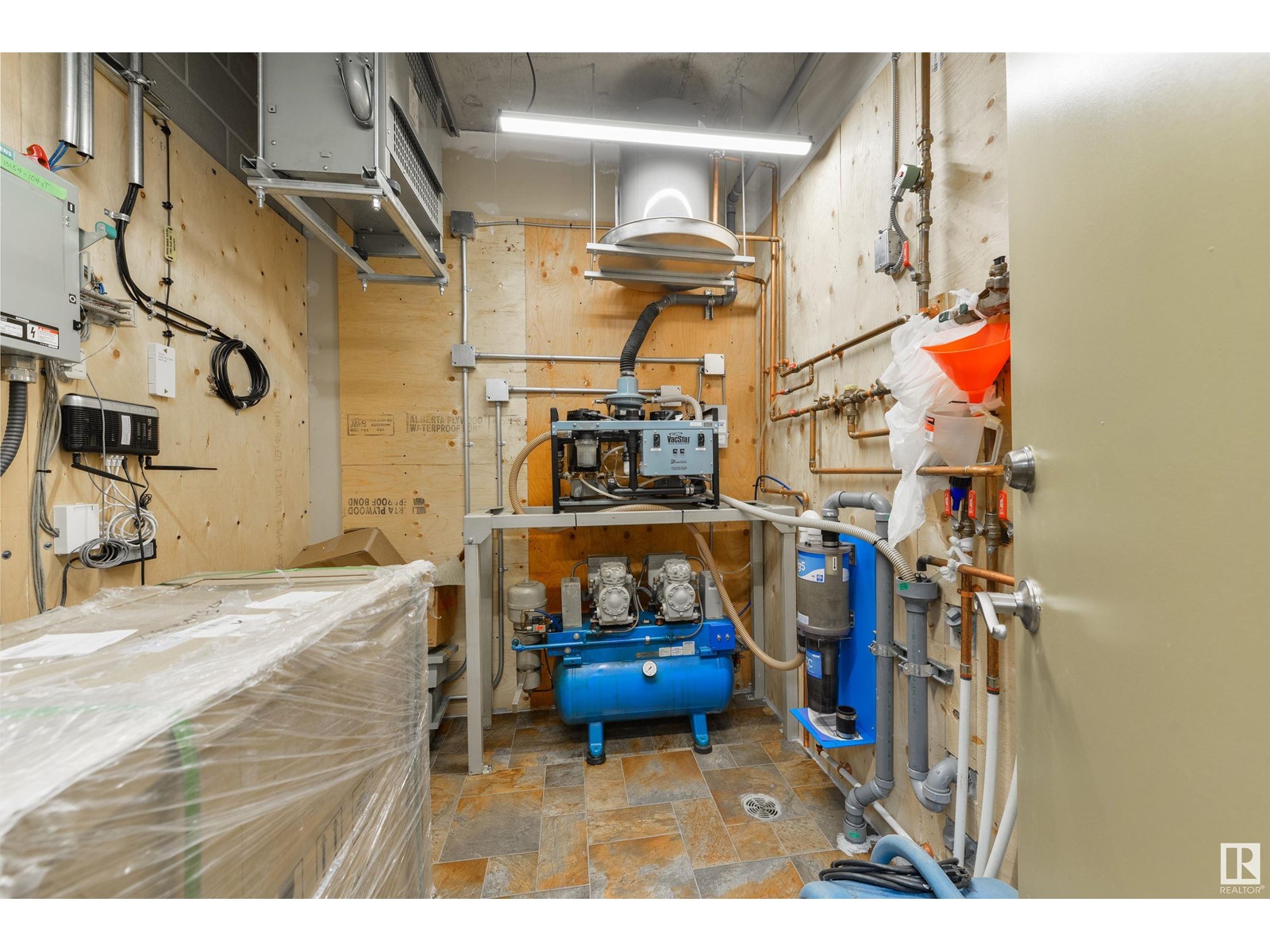 #401 10154 104 St Nw, Edmonton, Alberta  T5J 1A7 - Photo 43 - E4433303