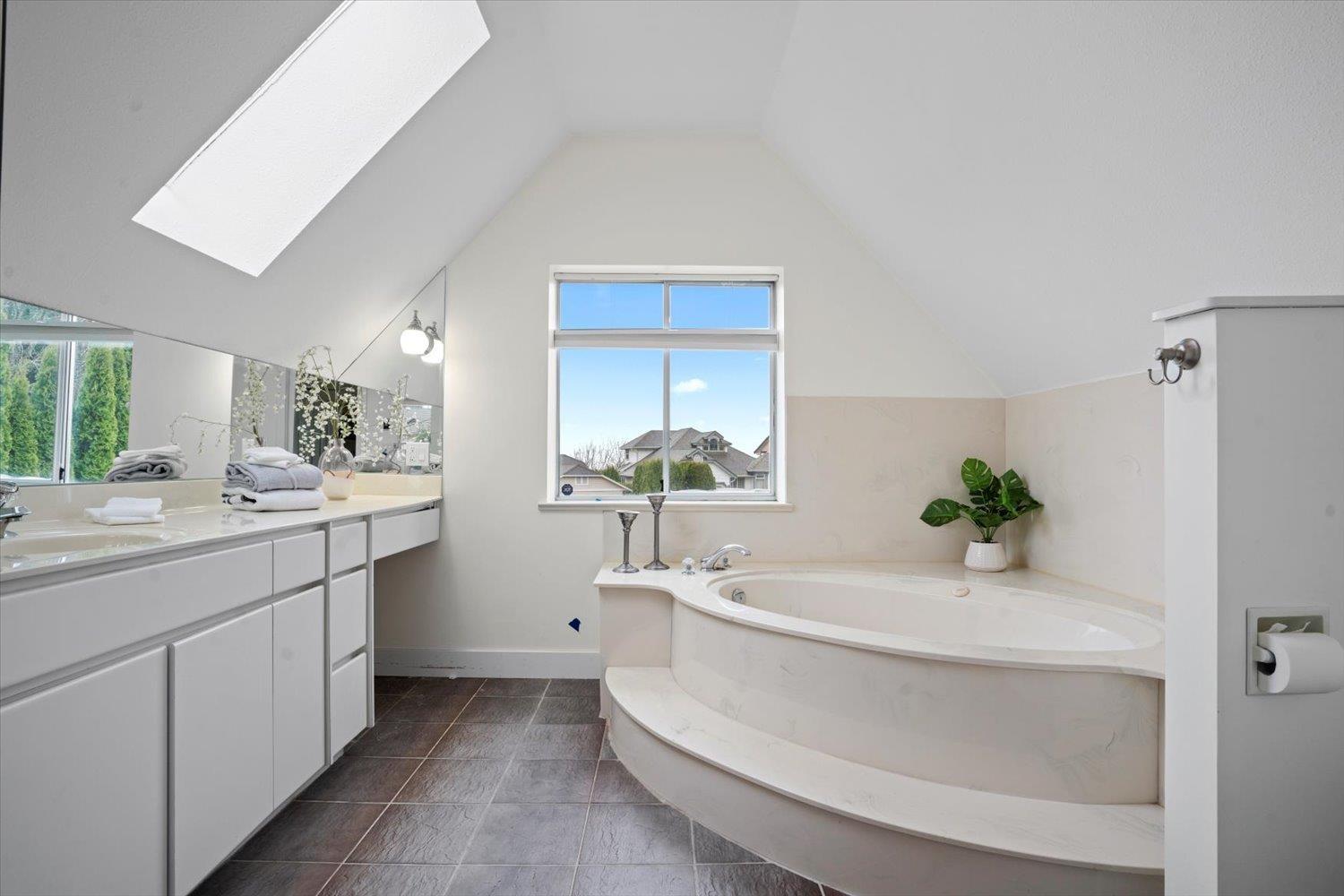 33343 Hodson Place, Mission, British Columbia  V2V 6J6 - Photo 15 - R2989074