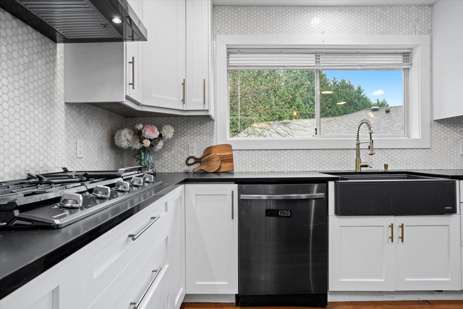 33343 Hodson Place, Mission, British Columbia  V2V 6J6 - Photo 7 - R2989074