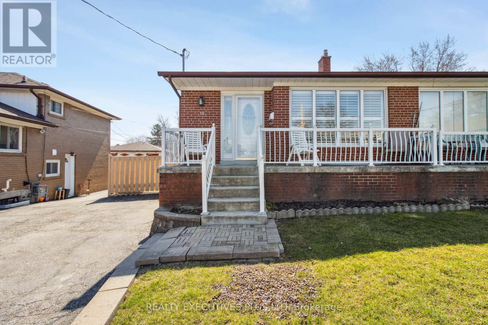 10 BEMBERG COURT, Toronto, Ontario