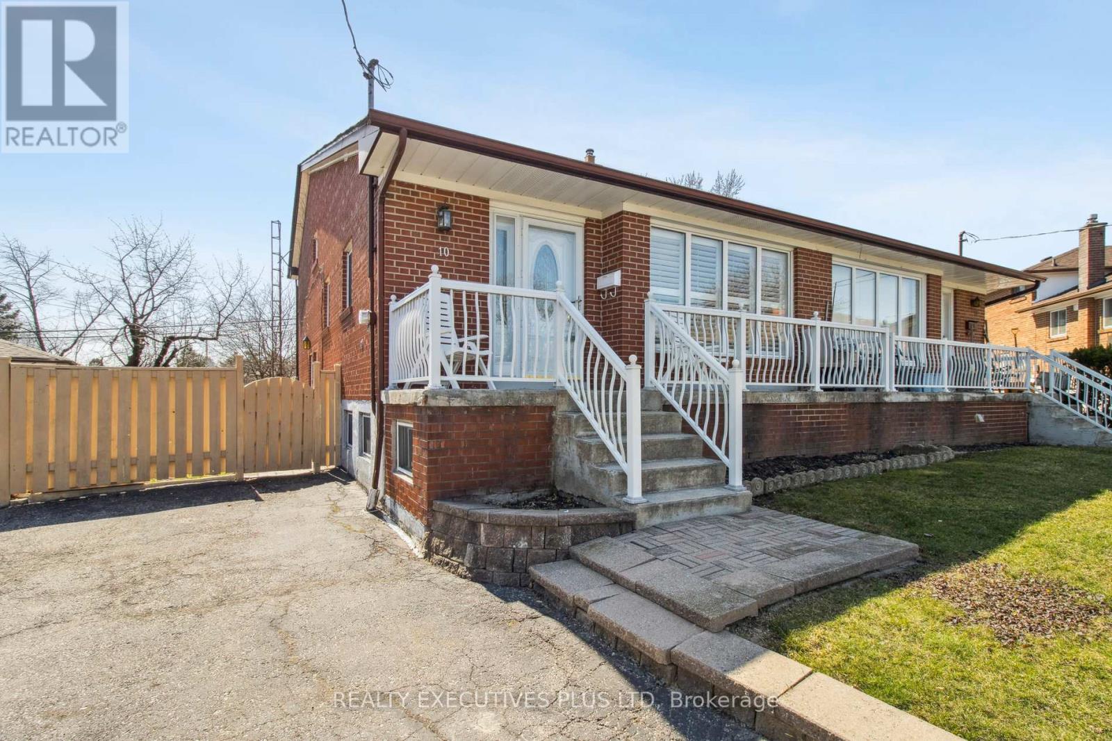 10 Bemberg Court, Toronto, Ontario  M9W 3V5 - Photo 2 - W12073665