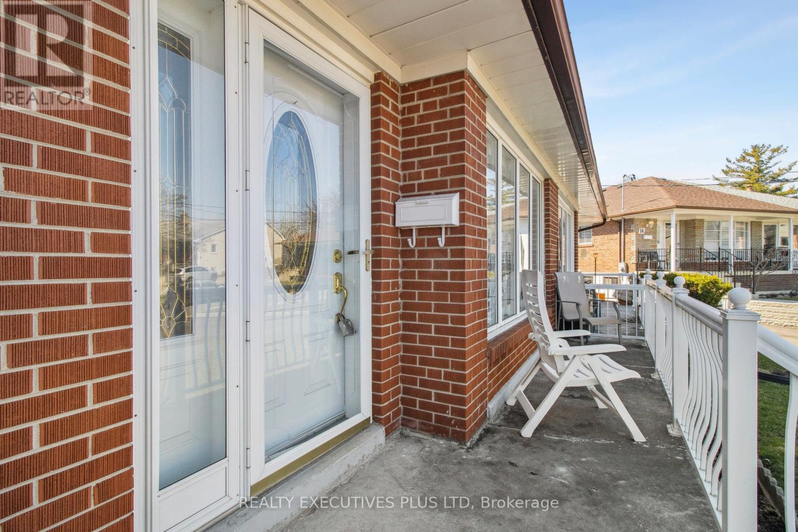 10 Bemberg Court, Toronto, Ontario  M9W 3V5 - Photo 4 - W12073665
