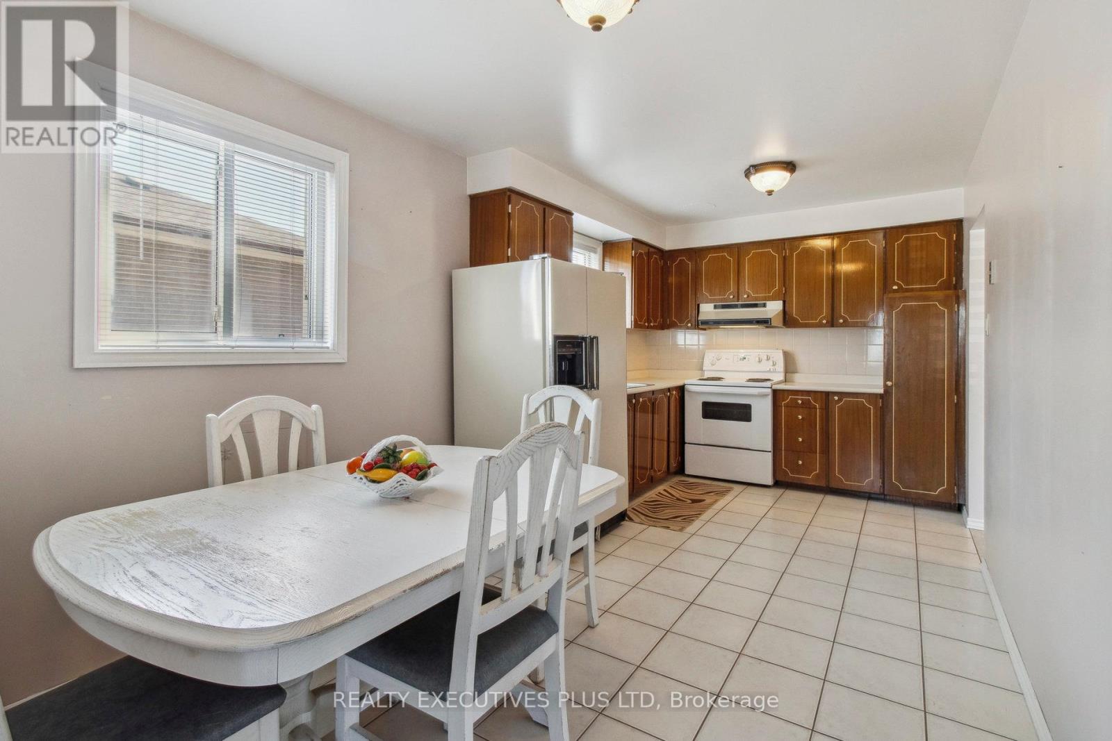 10 Bemberg Court, Toronto, Ontario  M9W 3V5 - Photo 9 - W12073665