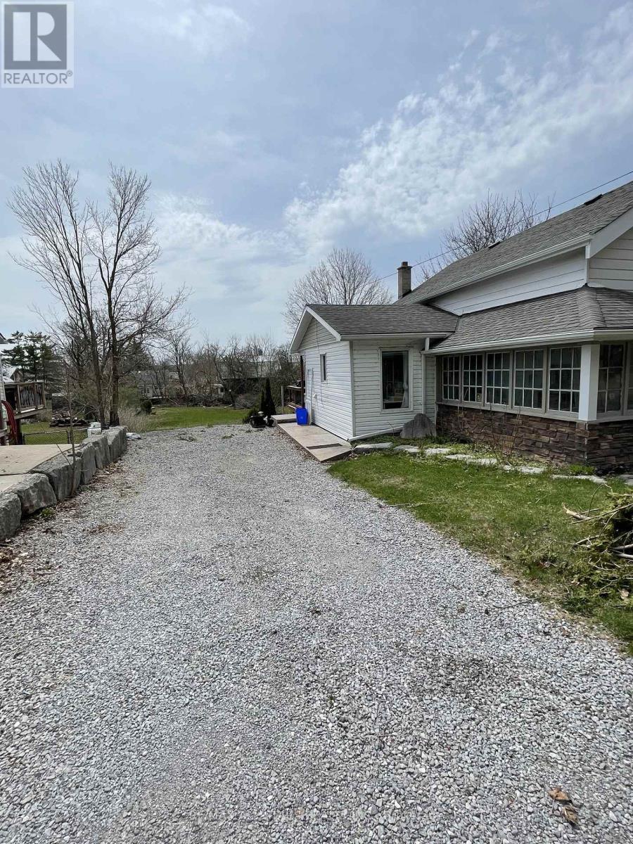 Property at 32 BOND STREET E image 2
