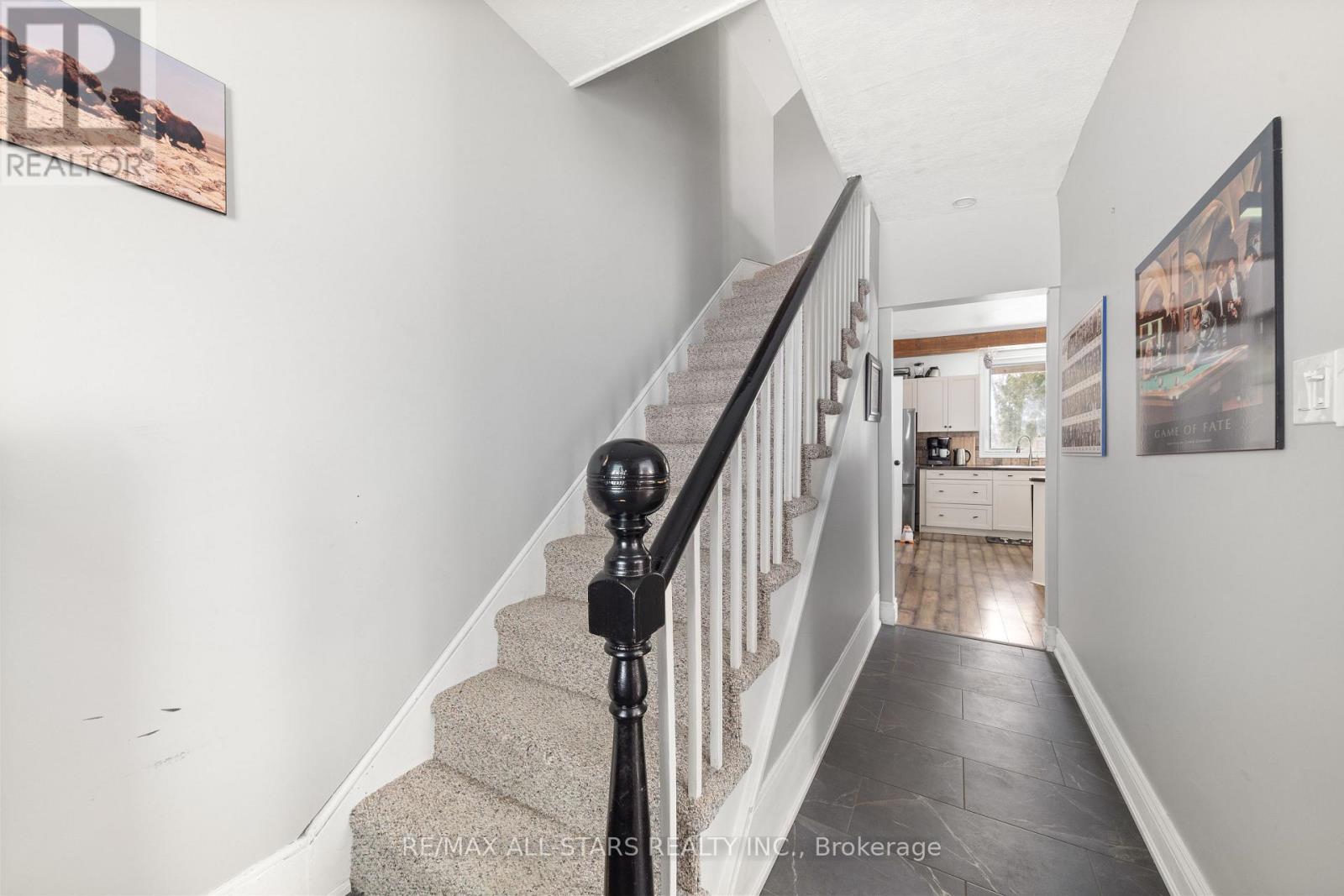 Property at 32 BOND STREET E image 5