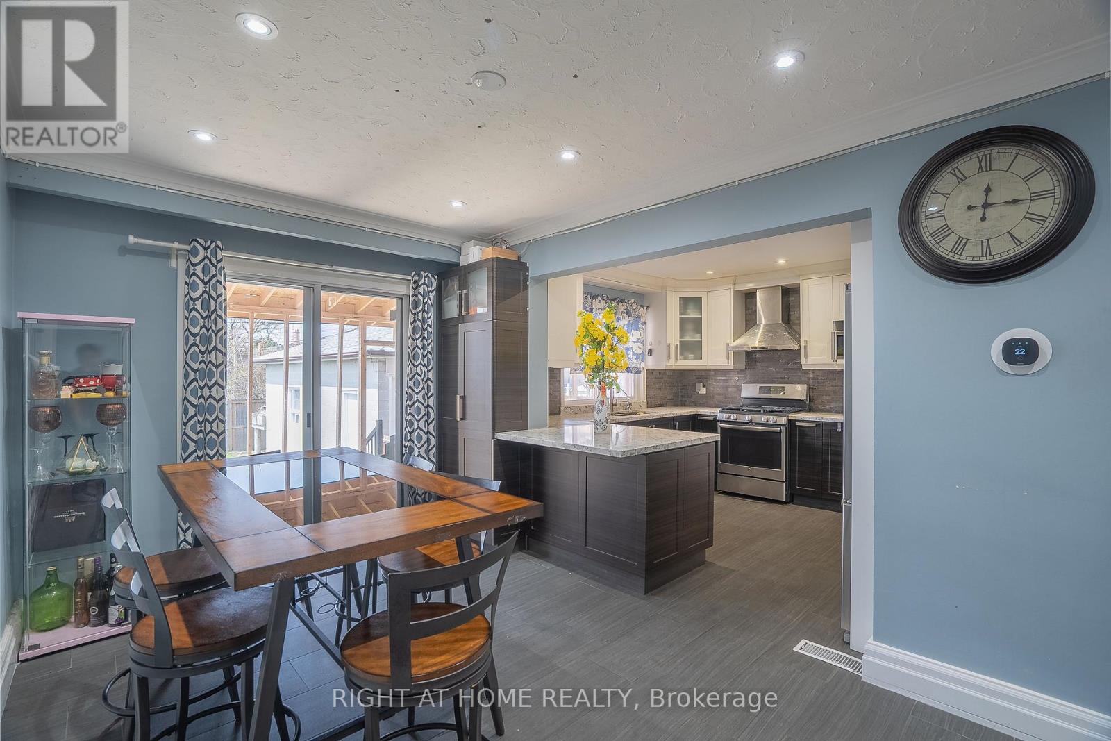 76 Habitant Drive, Toronto, Ontario  M9M 2P2 - Photo 8 - W12110994