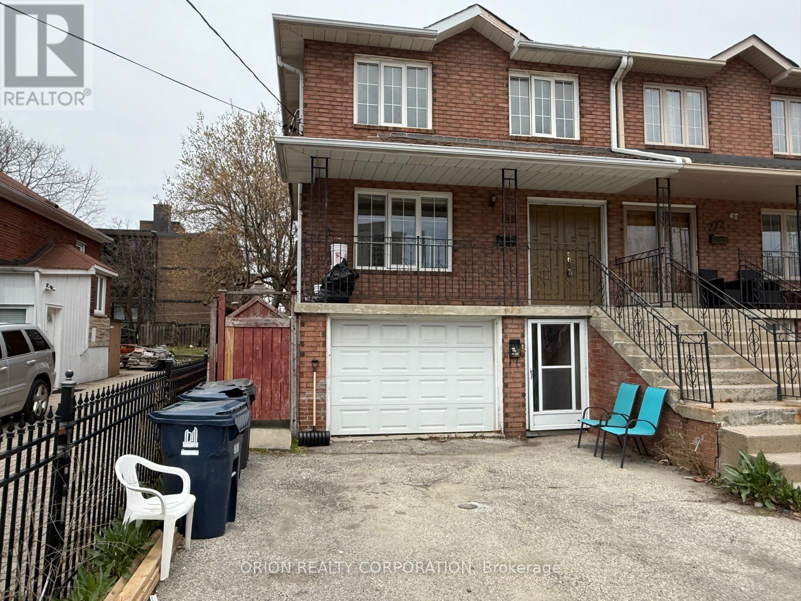 Upper - 274 Viewmount Avenue, Toronto, Ontario  M6B 1V2 - Photo 3 - W12111112