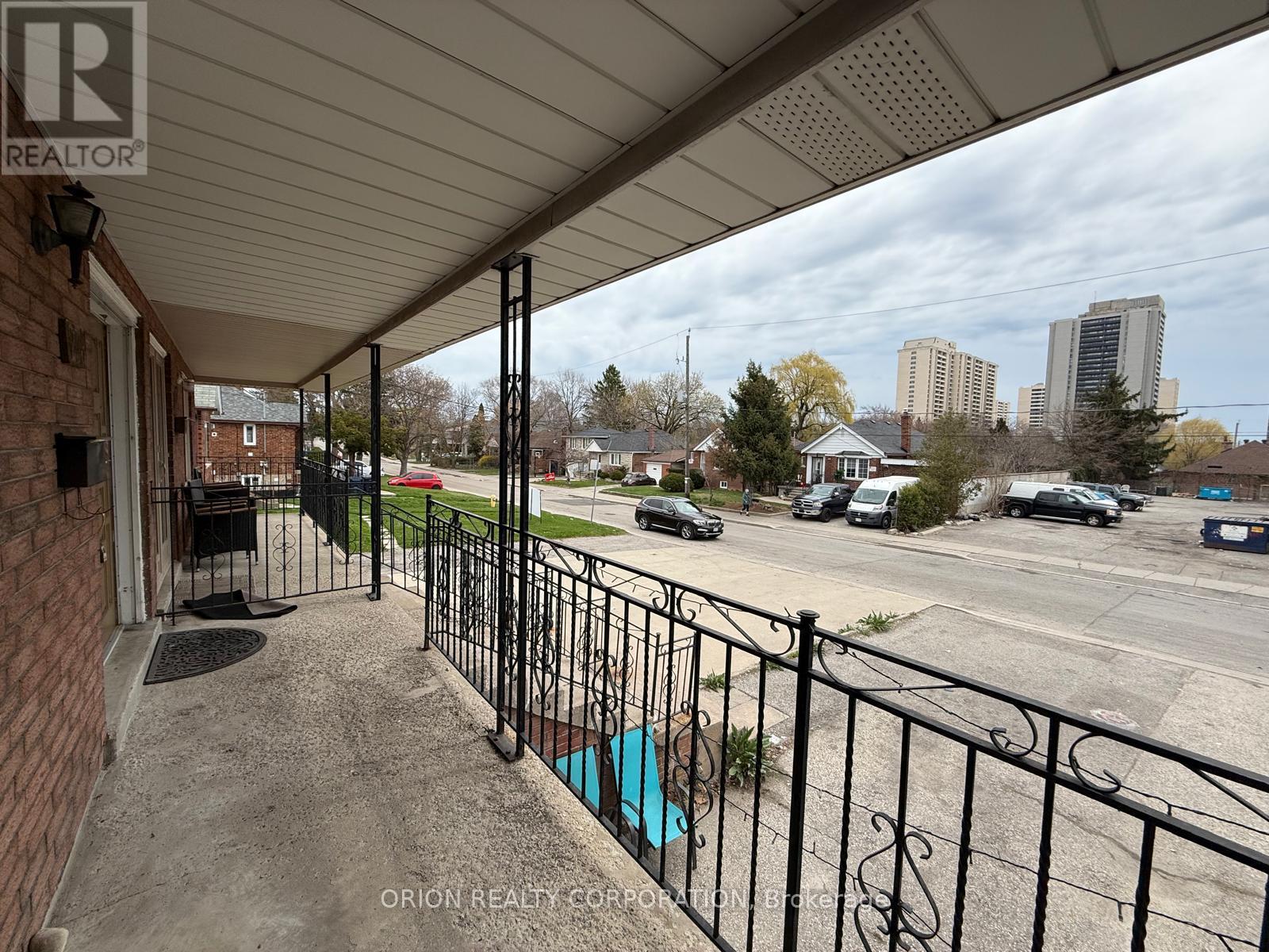 Upper - 274 Viewmount Avenue, Toronto, Ontario  M6B 1V2 - Photo 5 - W12111112