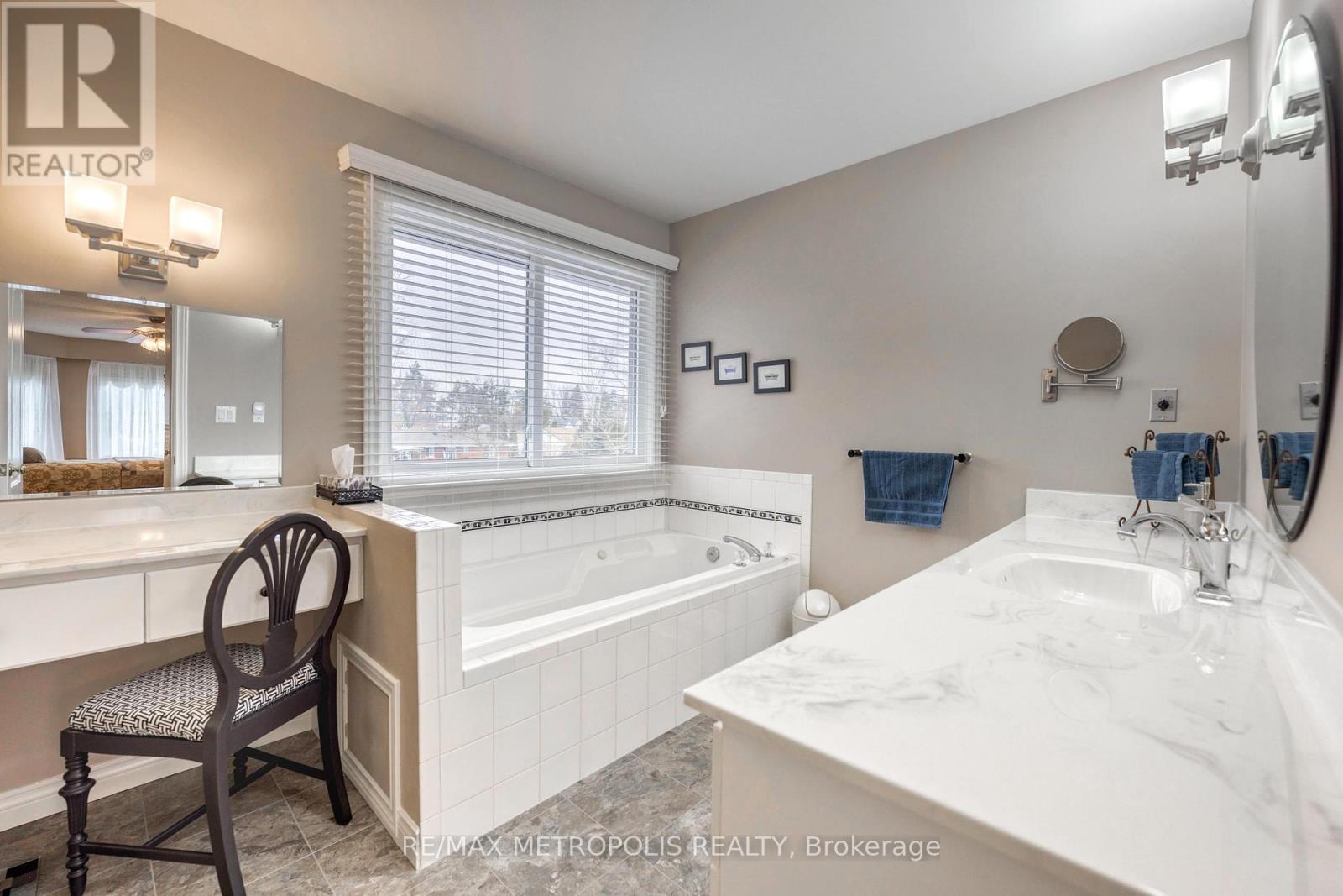 501 Brooke Street, Plympton-Wyoming, Ontario  N0N 1T0 - Photo 24 - X12111054