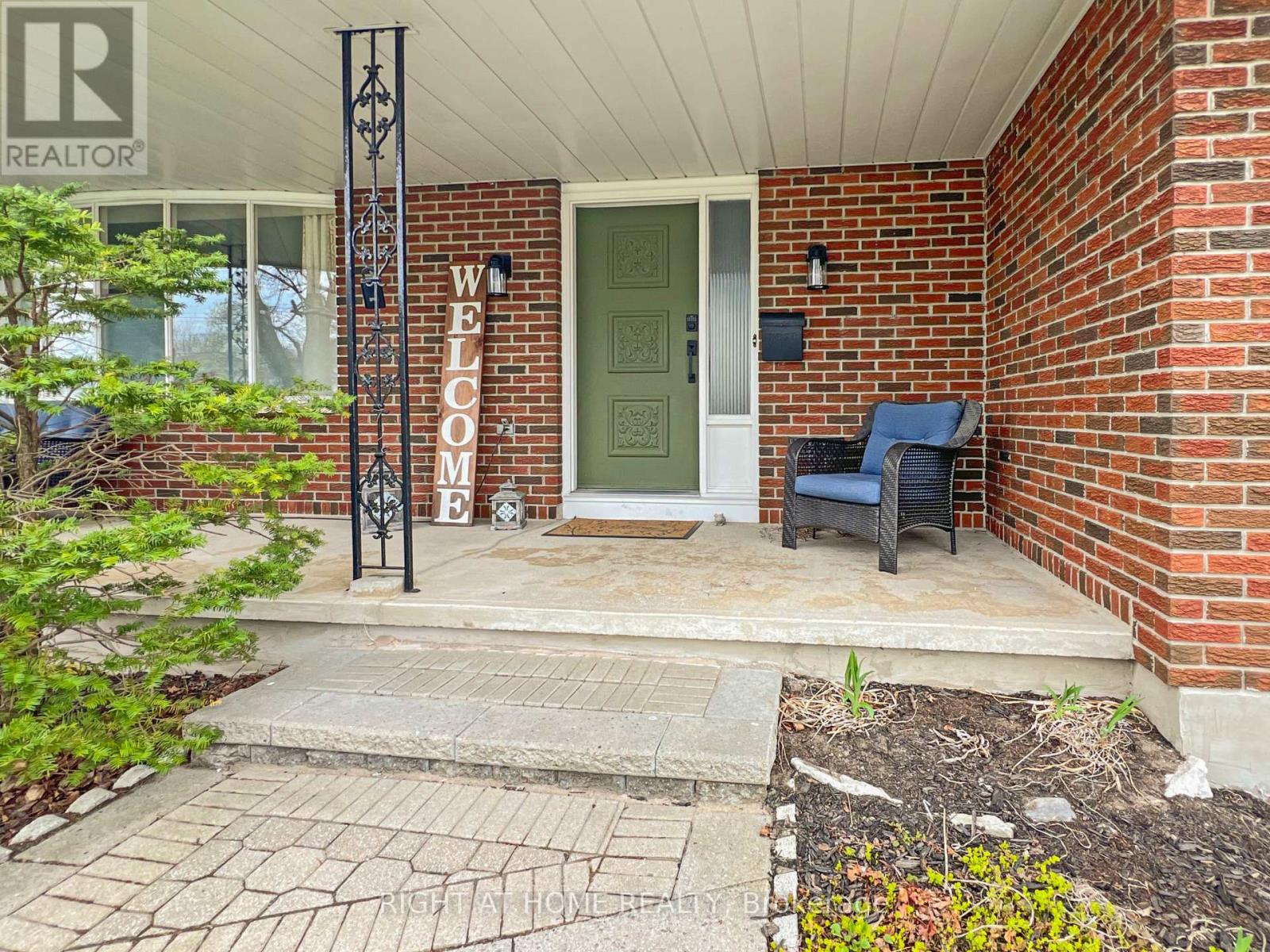 Property at 531 VICTORIA AVENUE image 2