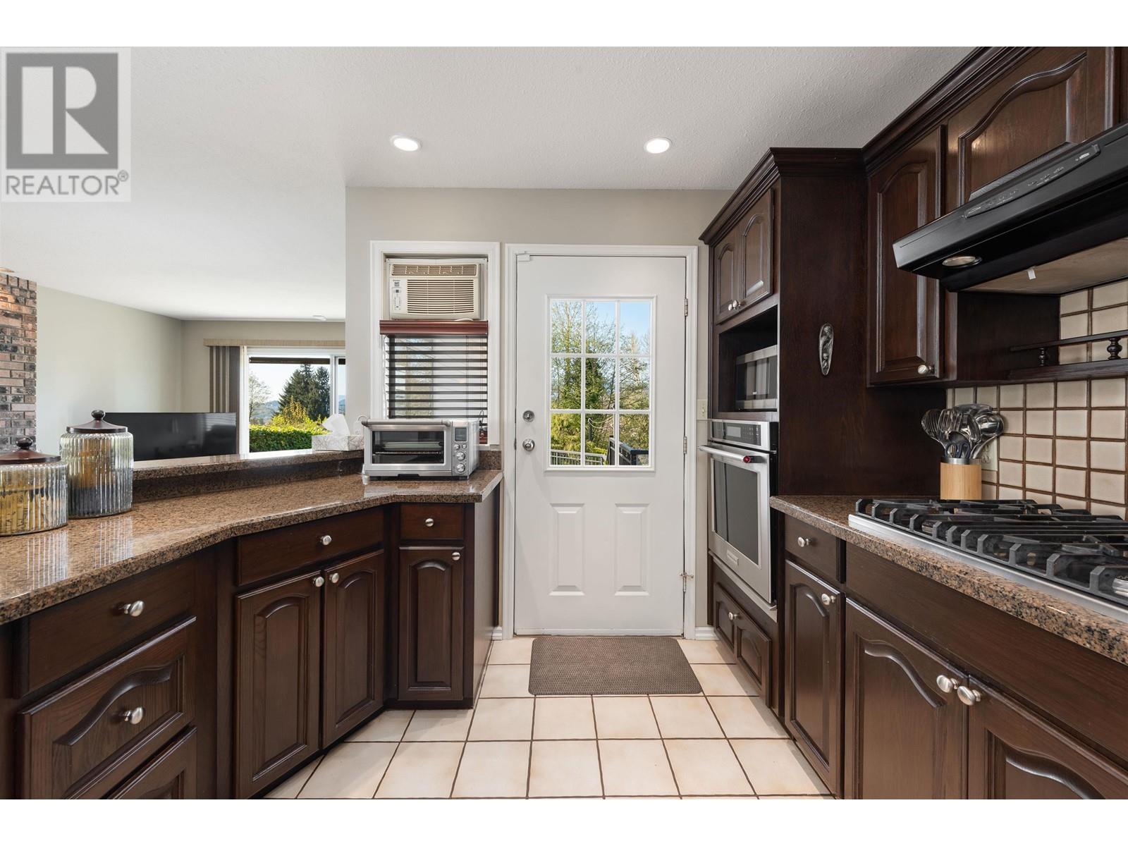 3173 Leeward Court, Coquitlam, British Columbia  V3C 5A9 - Photo 5 - R2995822