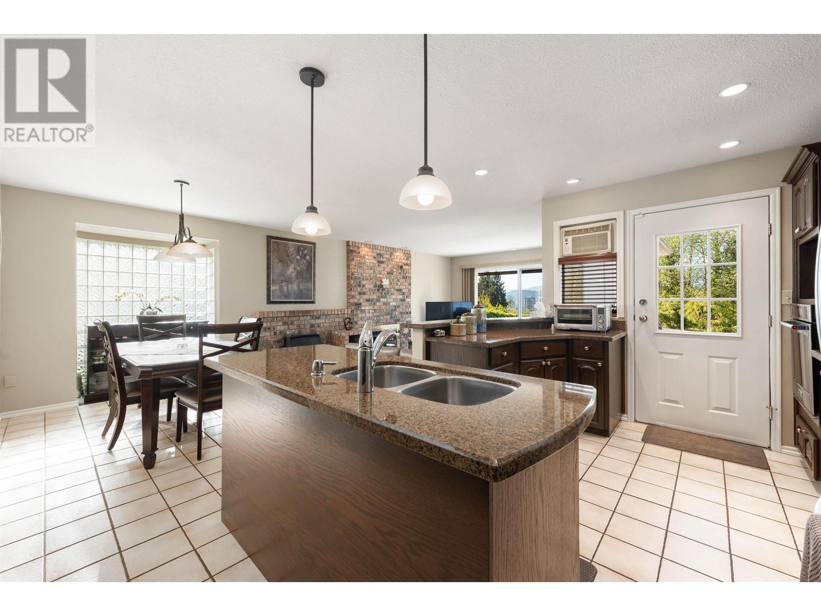 3173 Leeward Court, Coquitlam, British Columbia  V3C 5A9 - Photo 6 - R2995822