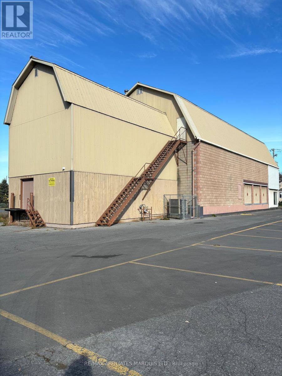 305 Mcconnell Avenue, Cornwall, Ontario  K6H 4L4 - Photo 3 - X12111133