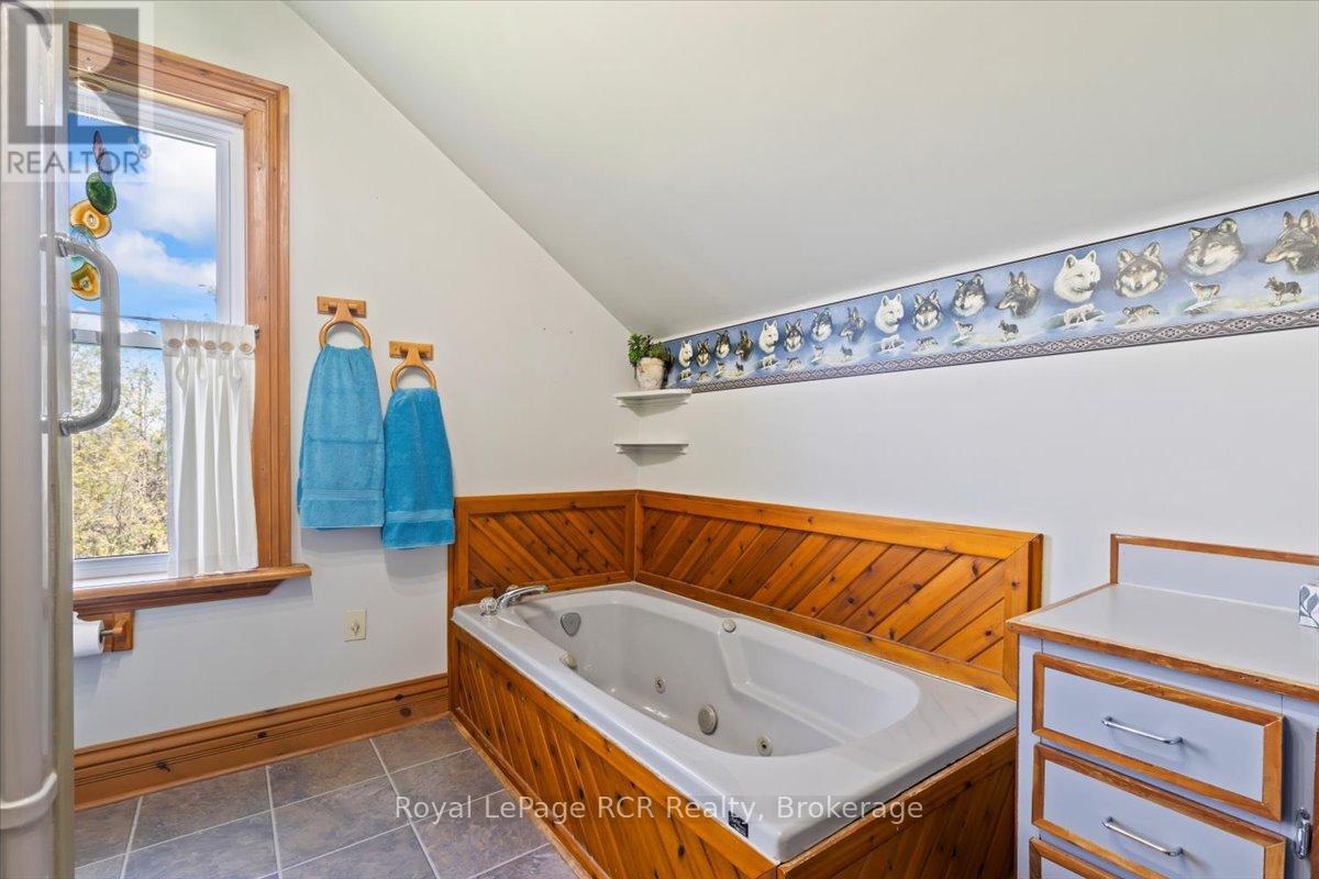 382007 Concession 4 Ndr, West Grey, Ontario  N4N 3B9 - Photo 36 - X12111150