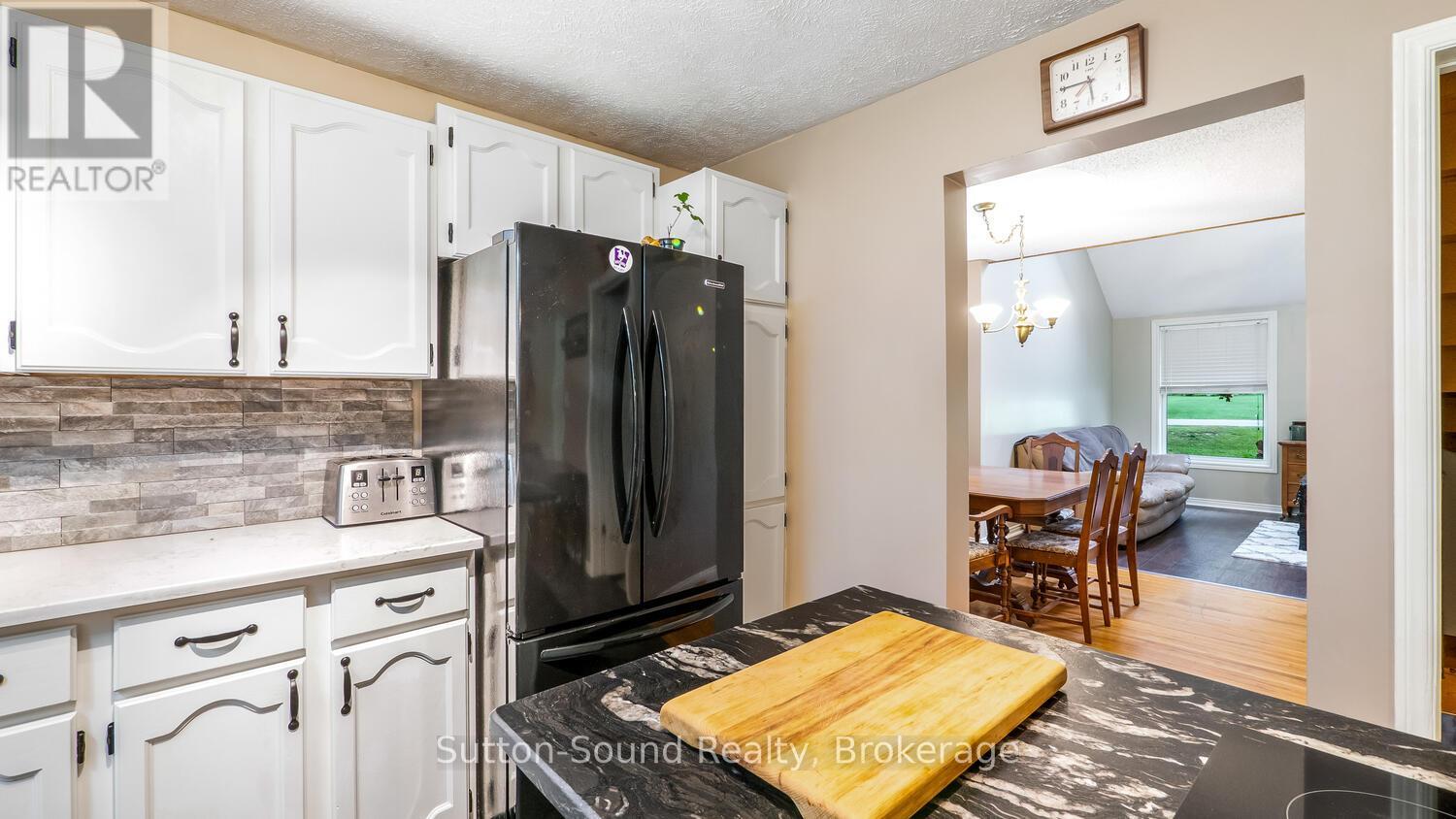 105 Boundary Road, Chatsworth, Ontario  N0H 1G0 - Photo 16 - X12111154