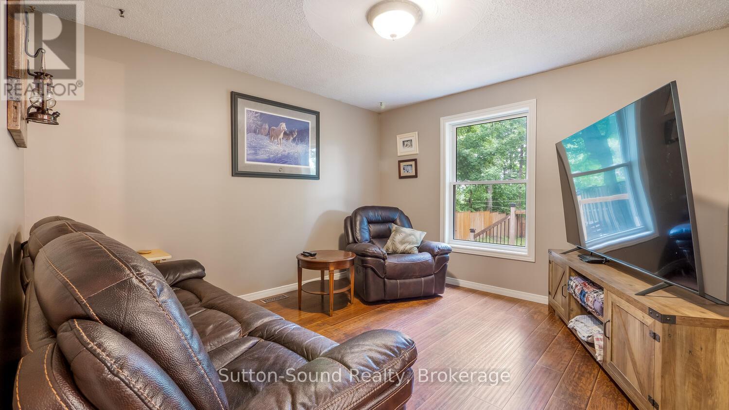 105 Boundary Road, Chatsworth, Ontario  N0H 1G0 - Photo 22 - X12111154