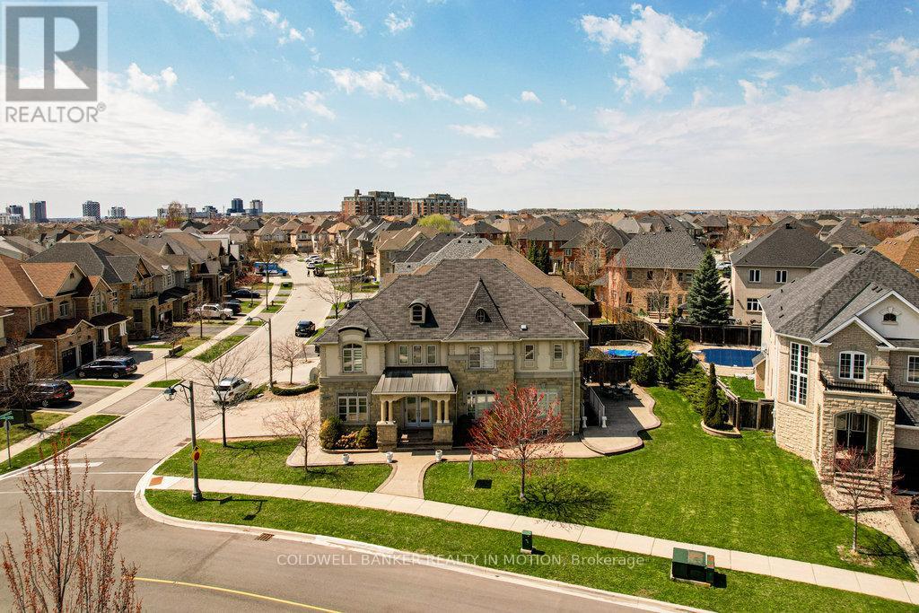 1335 Arrowhead Road Se, Oakville (Jc Joshua Creek), Ontario  L6H 0B2 - Photo 7 - W12108413