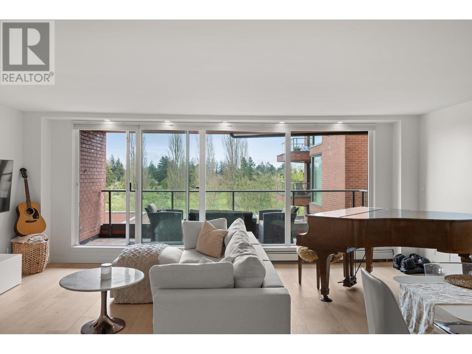 409 1350 View Crescent, Tsawwassen, British Columbia  V4L 2K3 - Photo 1 - R2995562