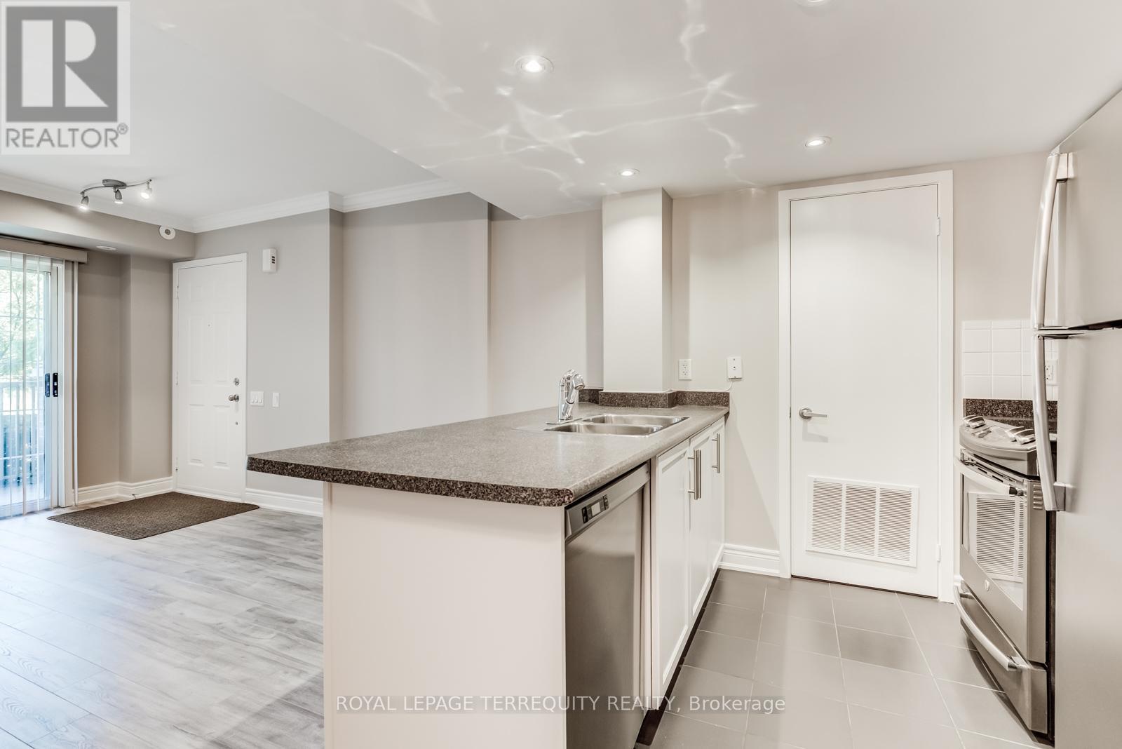 Th9 - 93 The Queensway, Toronto, Ontario  M6S 5A7 - Photo 10 - W12111158