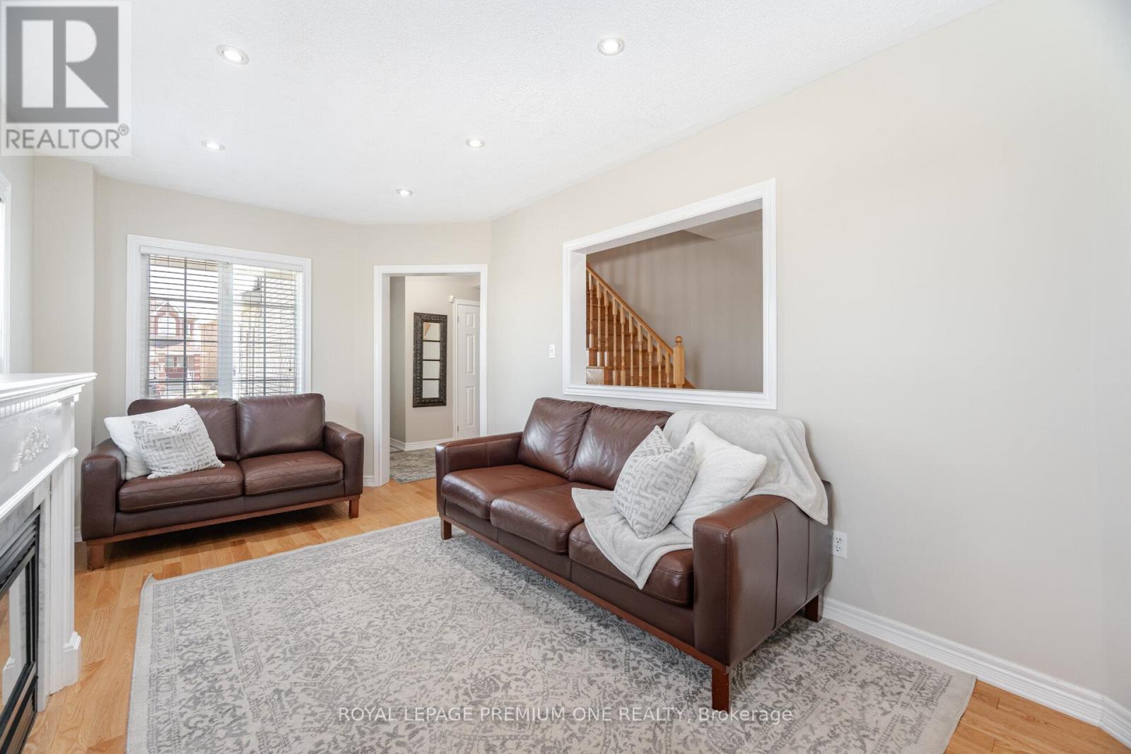 Property at 71 ARCHBURY CIRCLE image 4