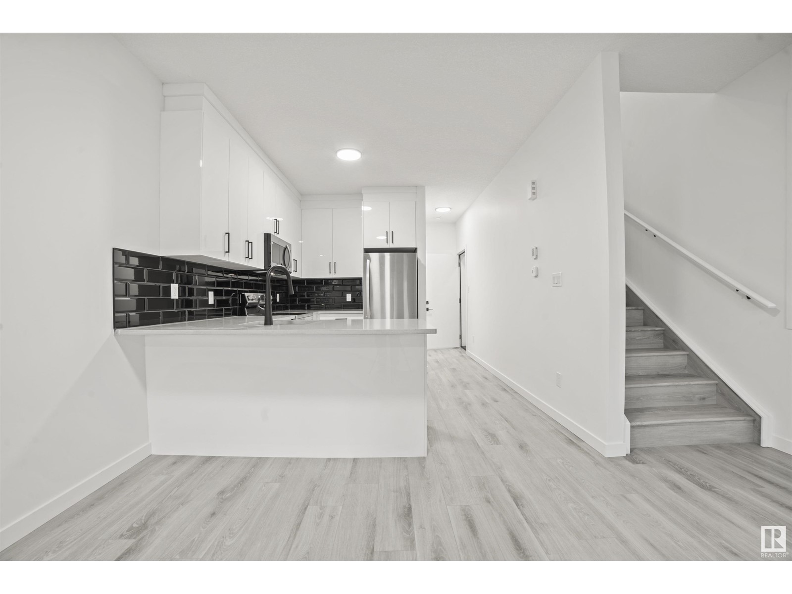 Property at 10918/20 76 AV NW image 4