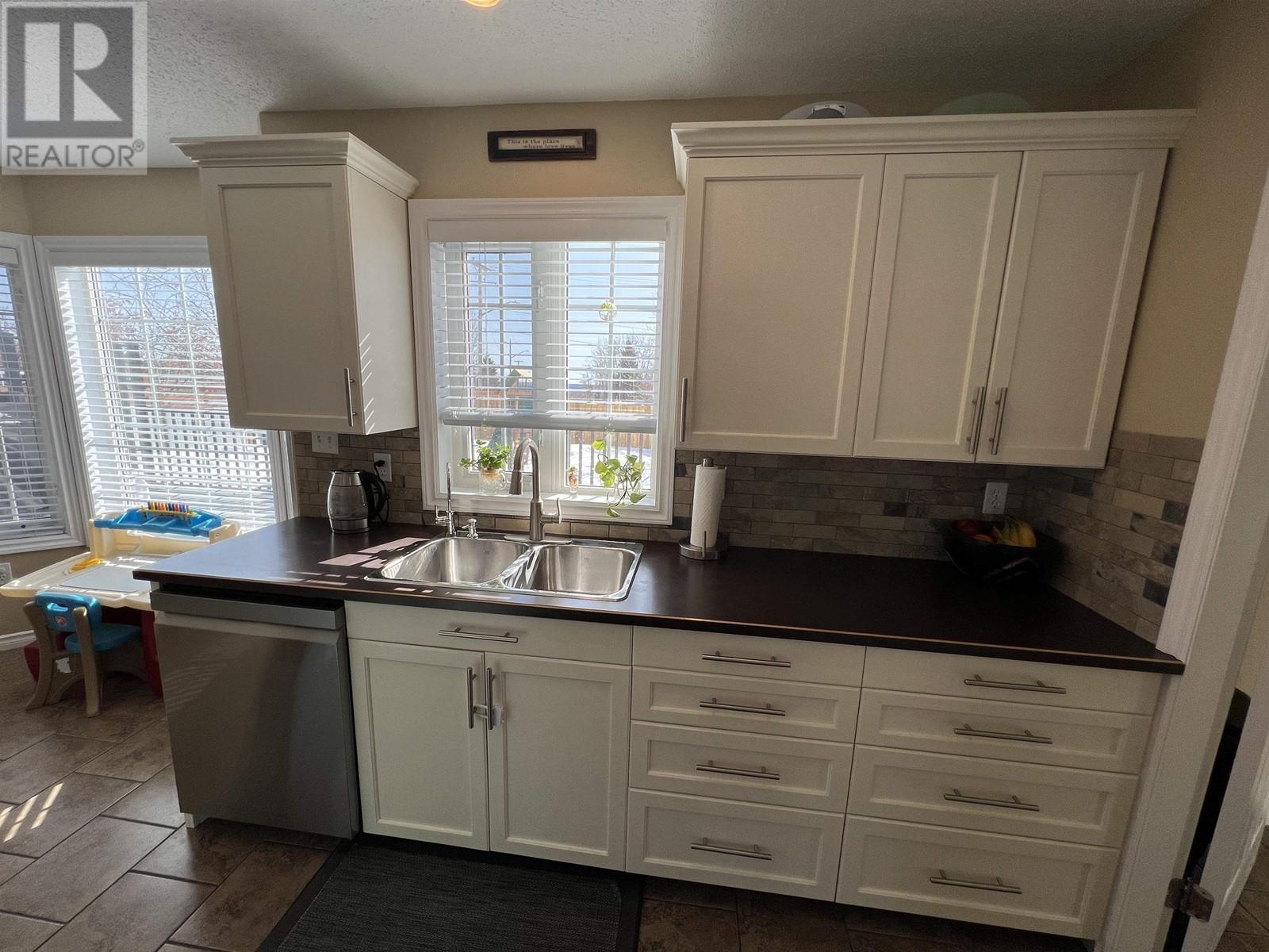 5508 Minnaker Crescent, Fort Nelson, British Columbia  V0C 1R0 - Photo 9 - R2987453