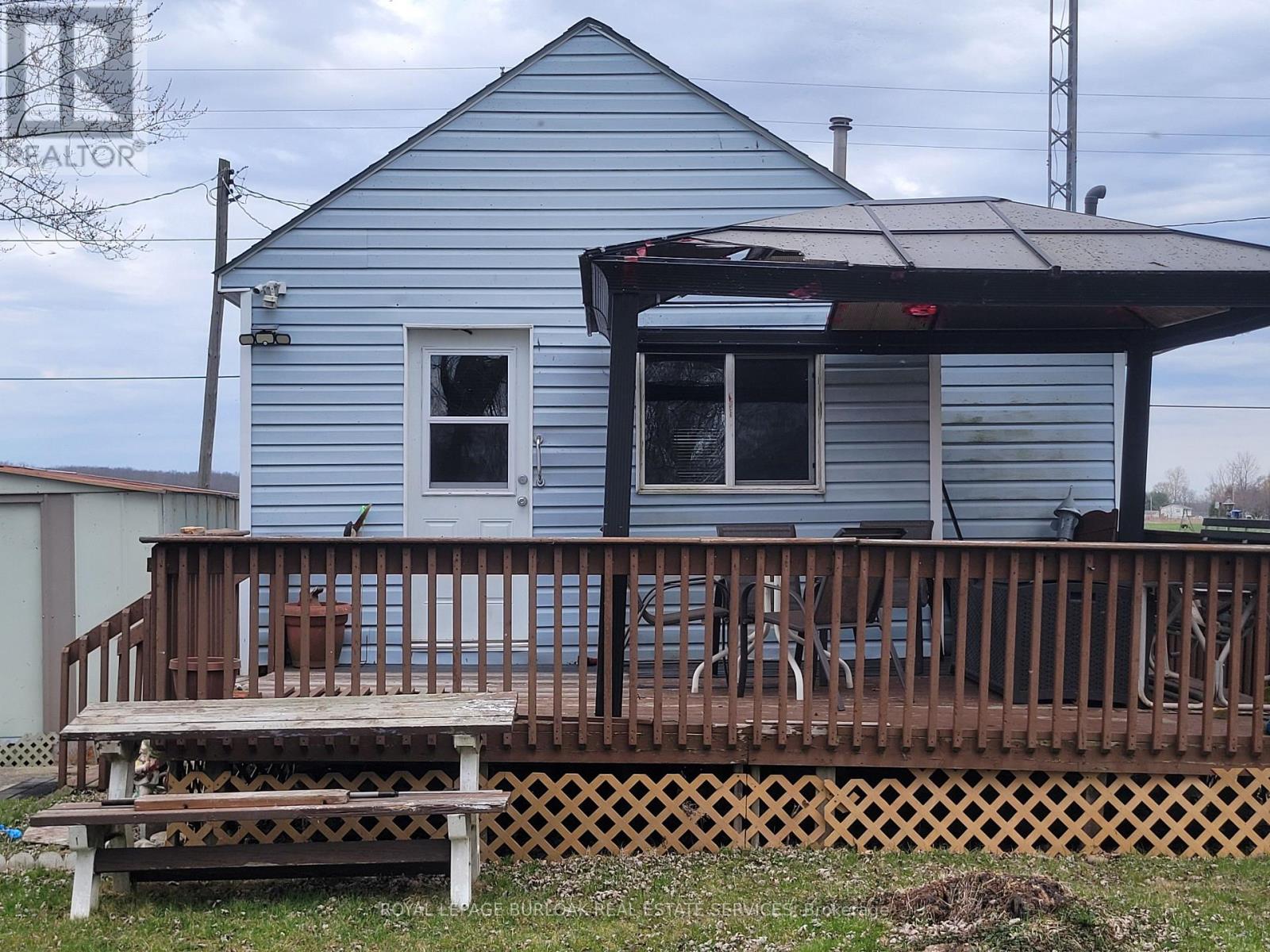 1072 Lakeshore Road, Haldimand, Ontario  N0A 1P0 - Photo 19 - X12111160