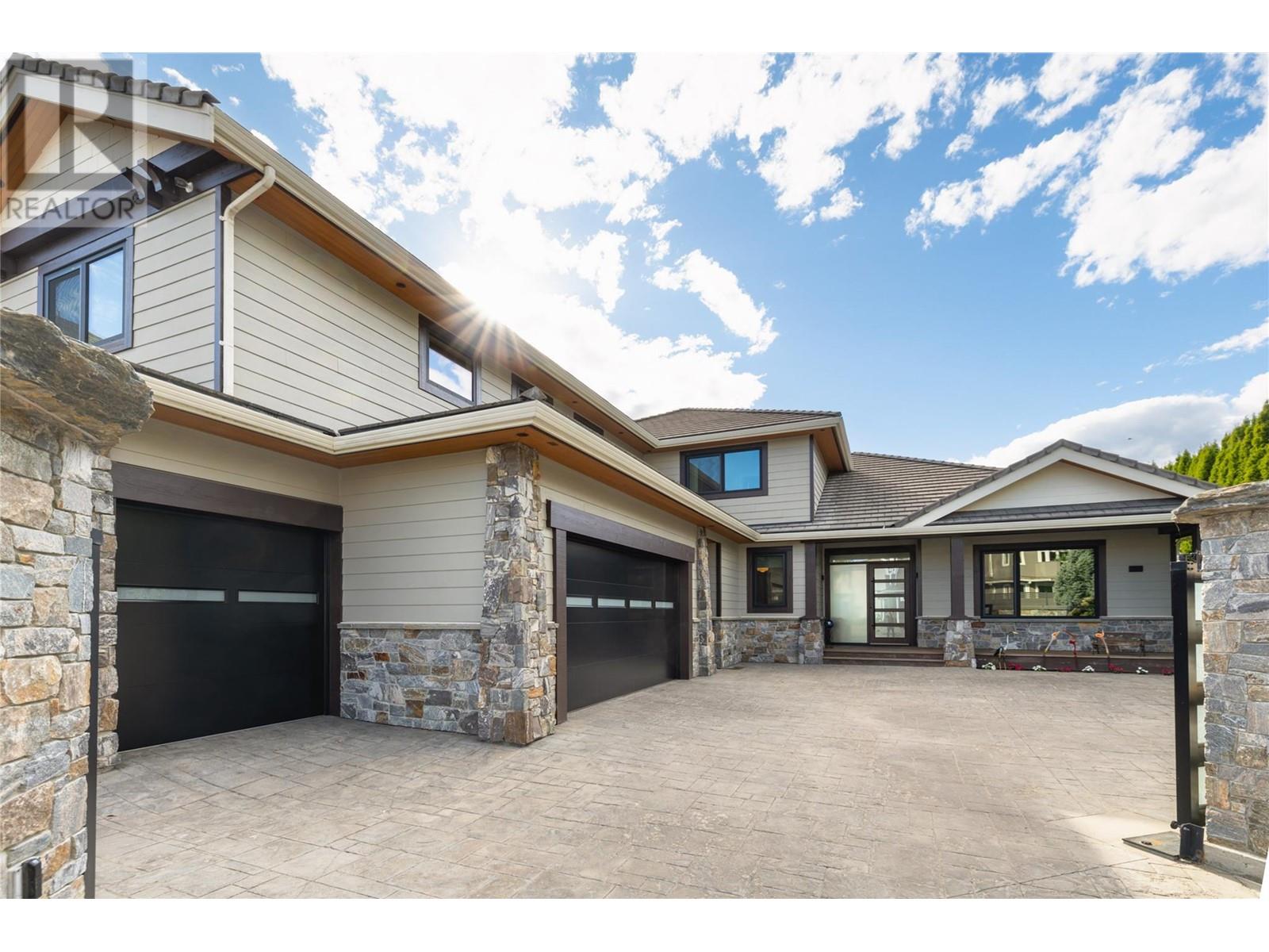 3908 Bluebird Road Kelowna Photo 4