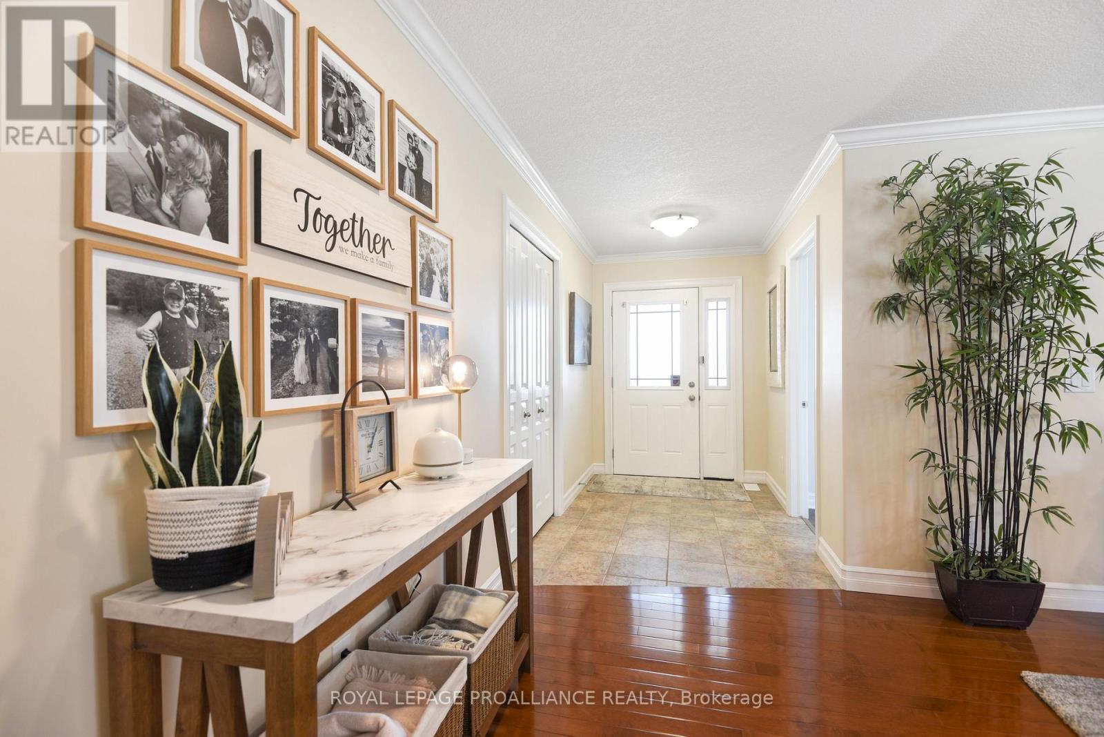 Property at 1047 FITZSIMMONS DRIVE image 4