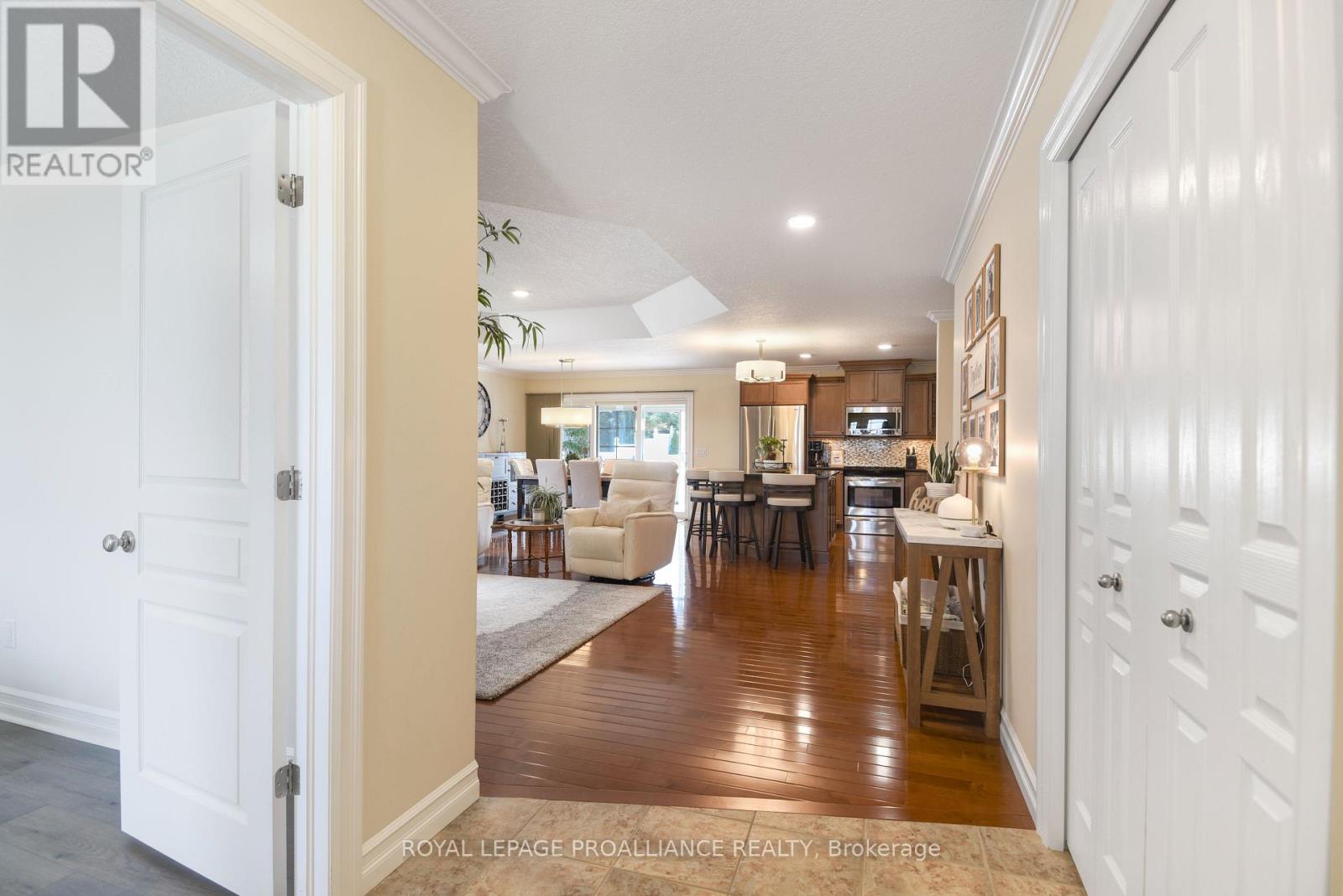 1047 Fitzsimmons Drive, Brockville, Ontario  K6V 0A1 - Photo 7 - X12111180