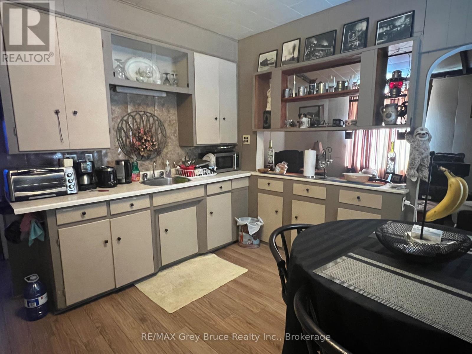 2 Mary Street, Brockton, Ontario  N0G 2V0 - Photo 11 - X12111266