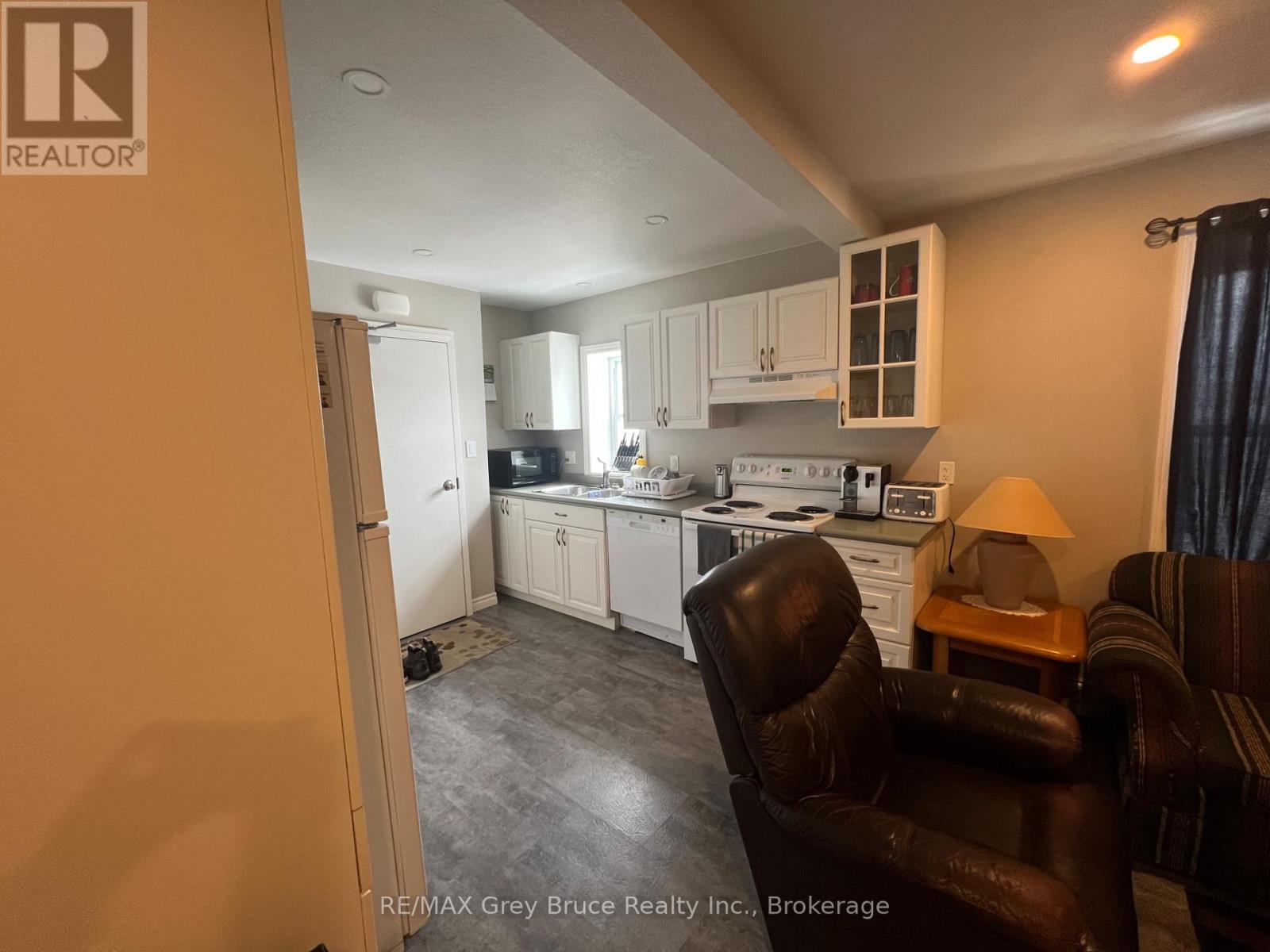 2 Mary Street, Brockton, Ontario  N0G 2V0 - Photo 15 - X12111266