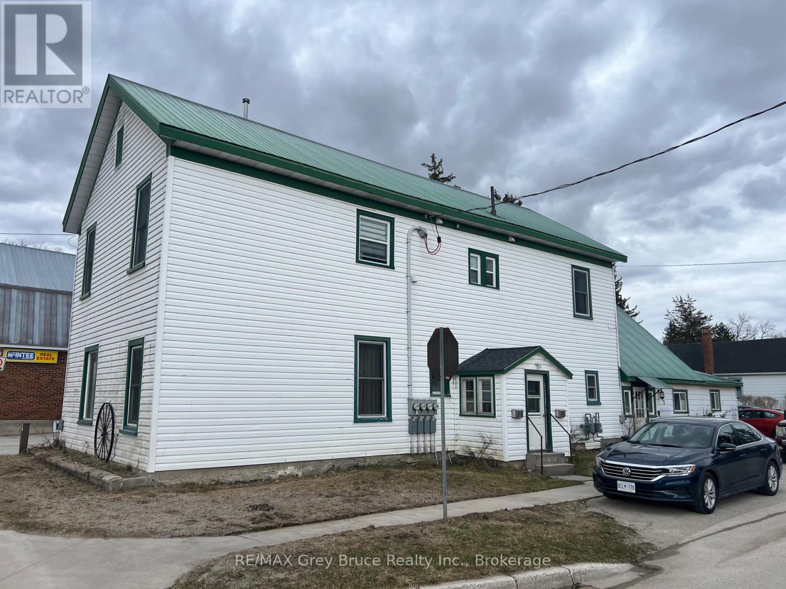 2 Mary Street, Brockton, Ontario  N0G 2V0 - Photo 2 - X12111266