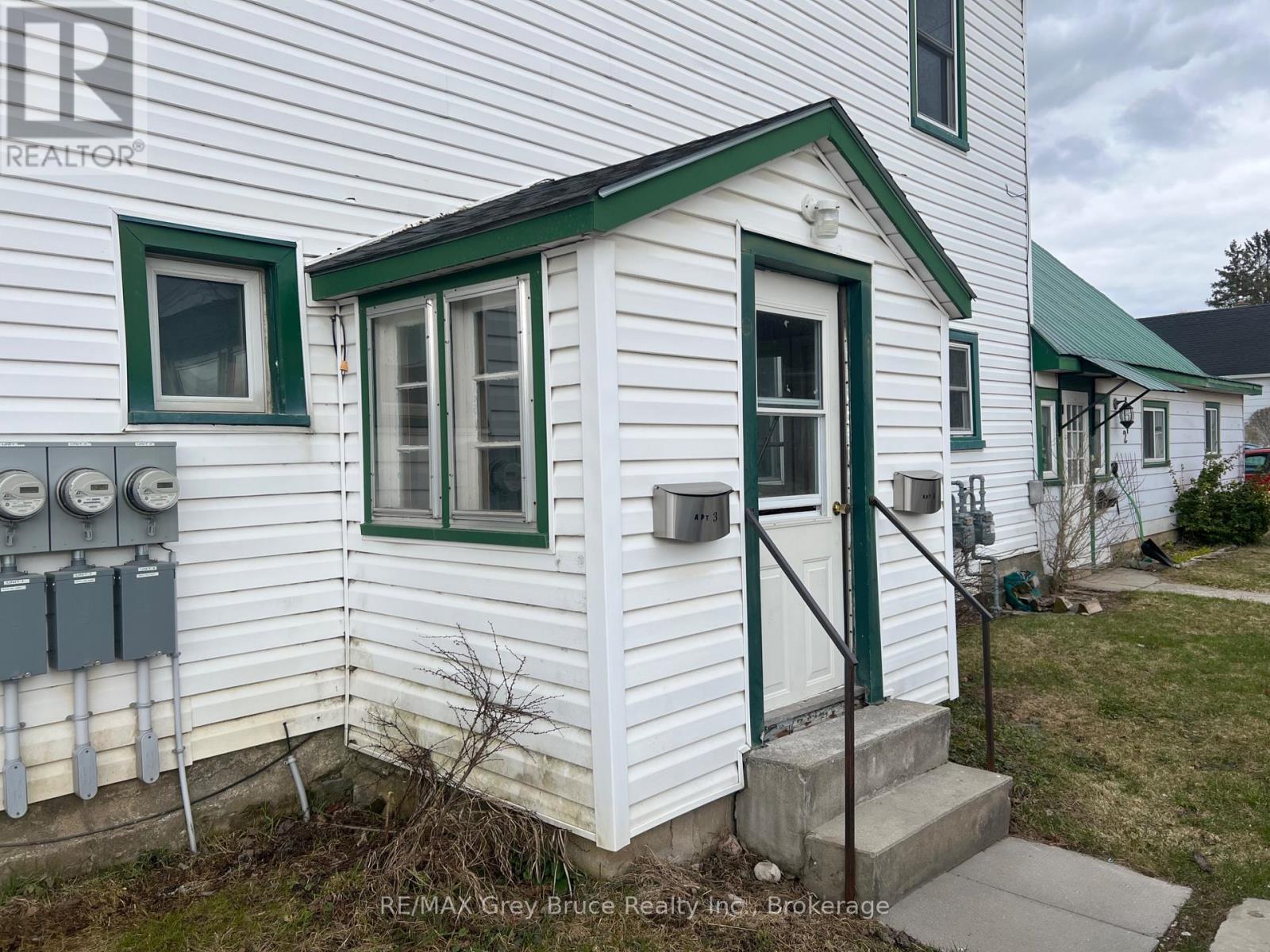 2 Mary Street, Brockton, Ontario  N0G 2V0 - Photo 3 - X12111266