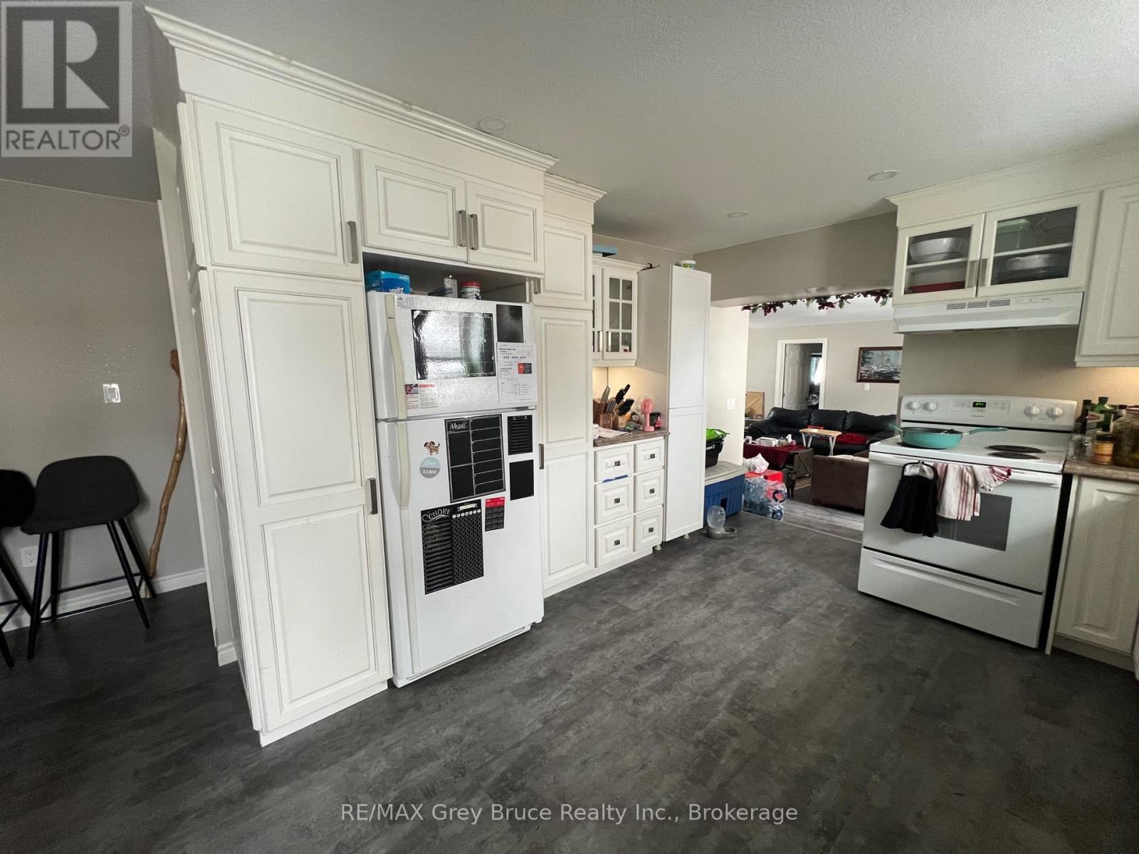 2 Mary Street, Brockton, Ontario  N0G 2V0 - Photo 6 - X12111266