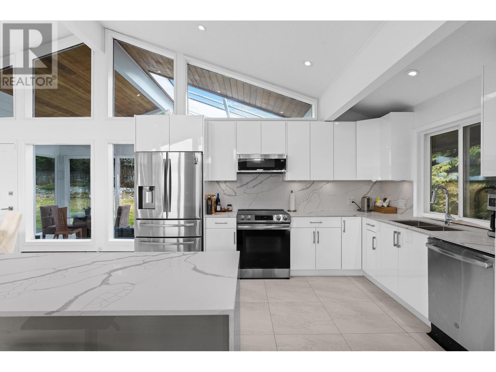 1257 Chartwell Place, West Vancouver, British Columbia  V7S 2S2 - Photo 5 - R2995610