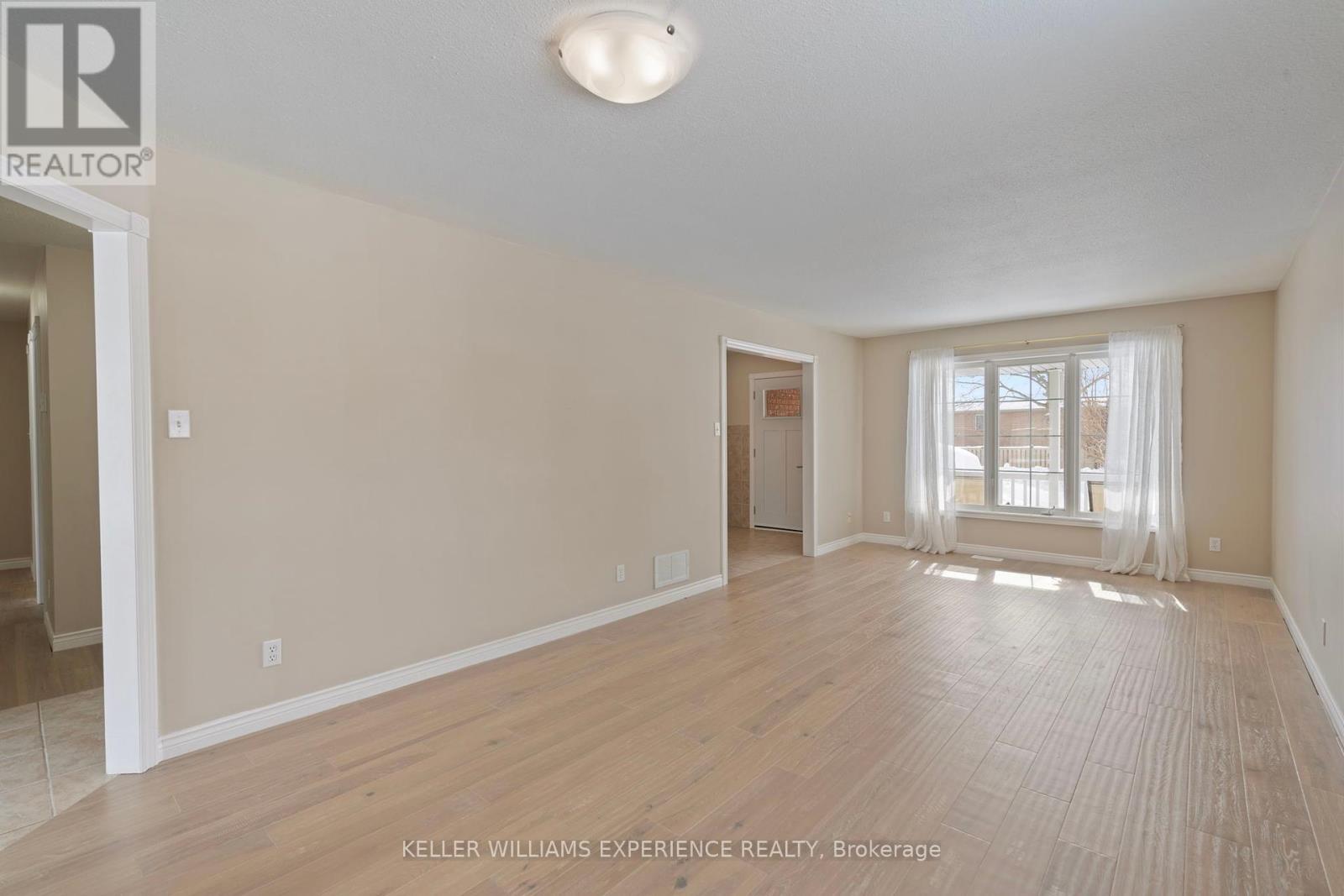 62 Mapleton Avenue, Barrie, Ontario  L4N 7L6 - Photo 14 - S12111268