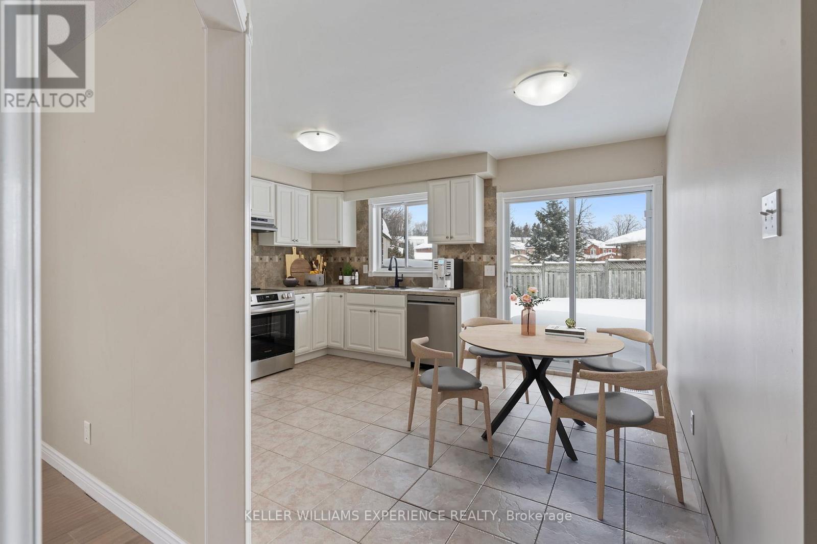 62 Mapleton Avenue, Barrie, Ontario  L4N 7L6 - Photo 15 - S12111268