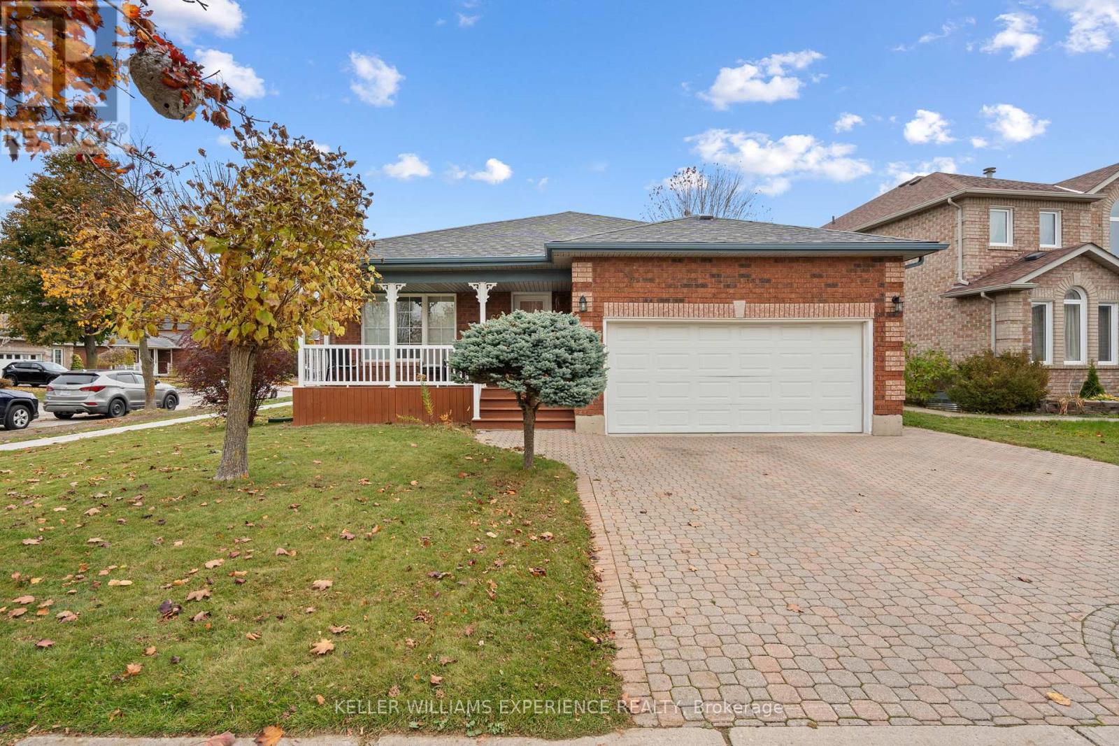 62 Mapleton Avenue, Barrie, Ontario  L4N 7L6 - Photo 2 - S12111268