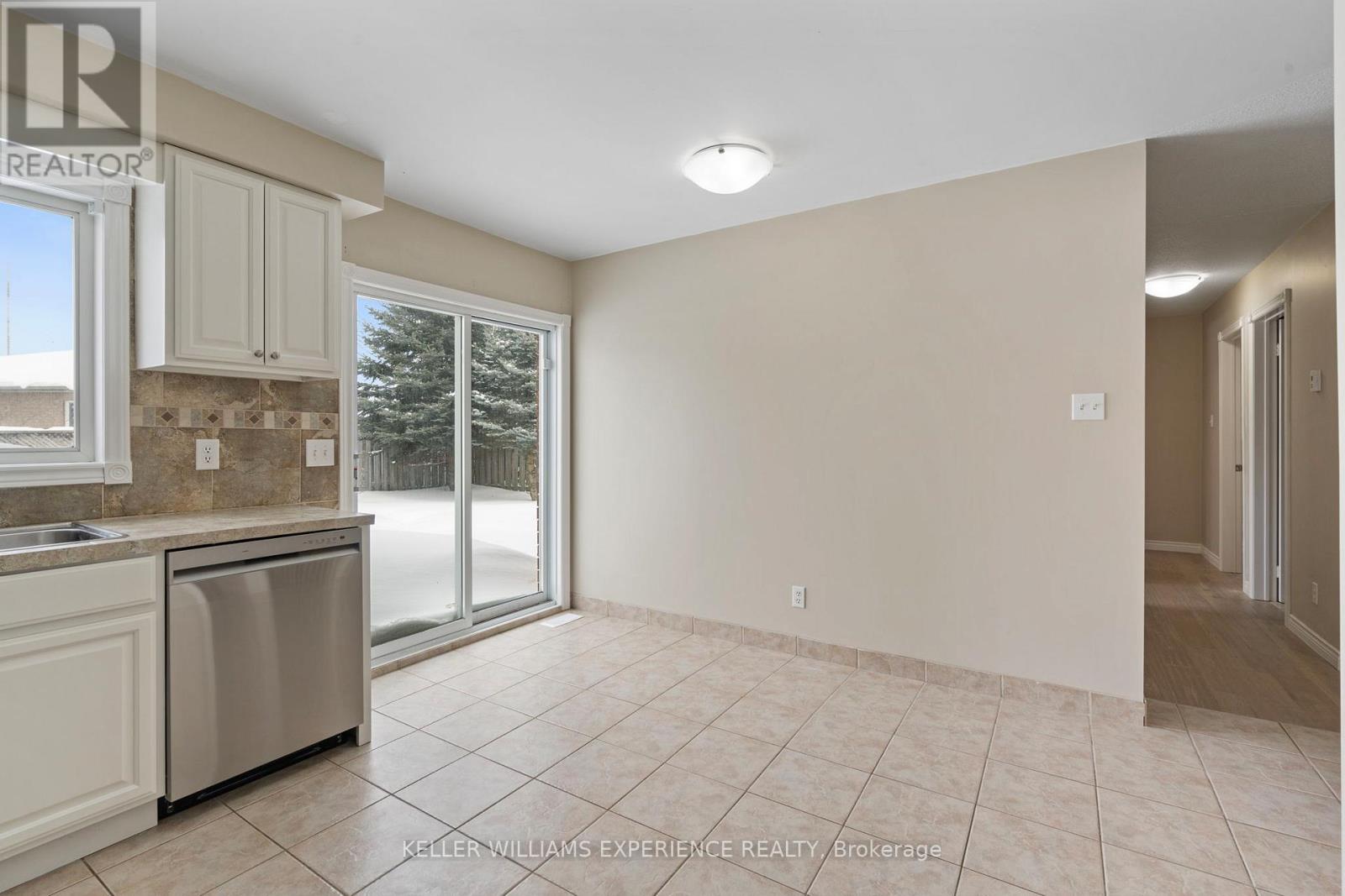62 Mapleton Avenue, Barrie, Ontario  L4N 7L6 - Photo 20 - S12111268