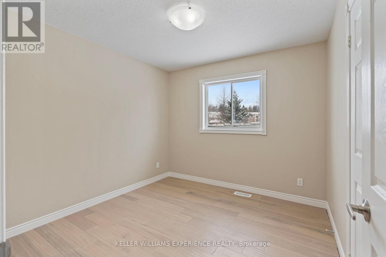62 Mapleton Avenue, Barrie, Ontario  L4N 7L6 - Photo 28 - S12111268