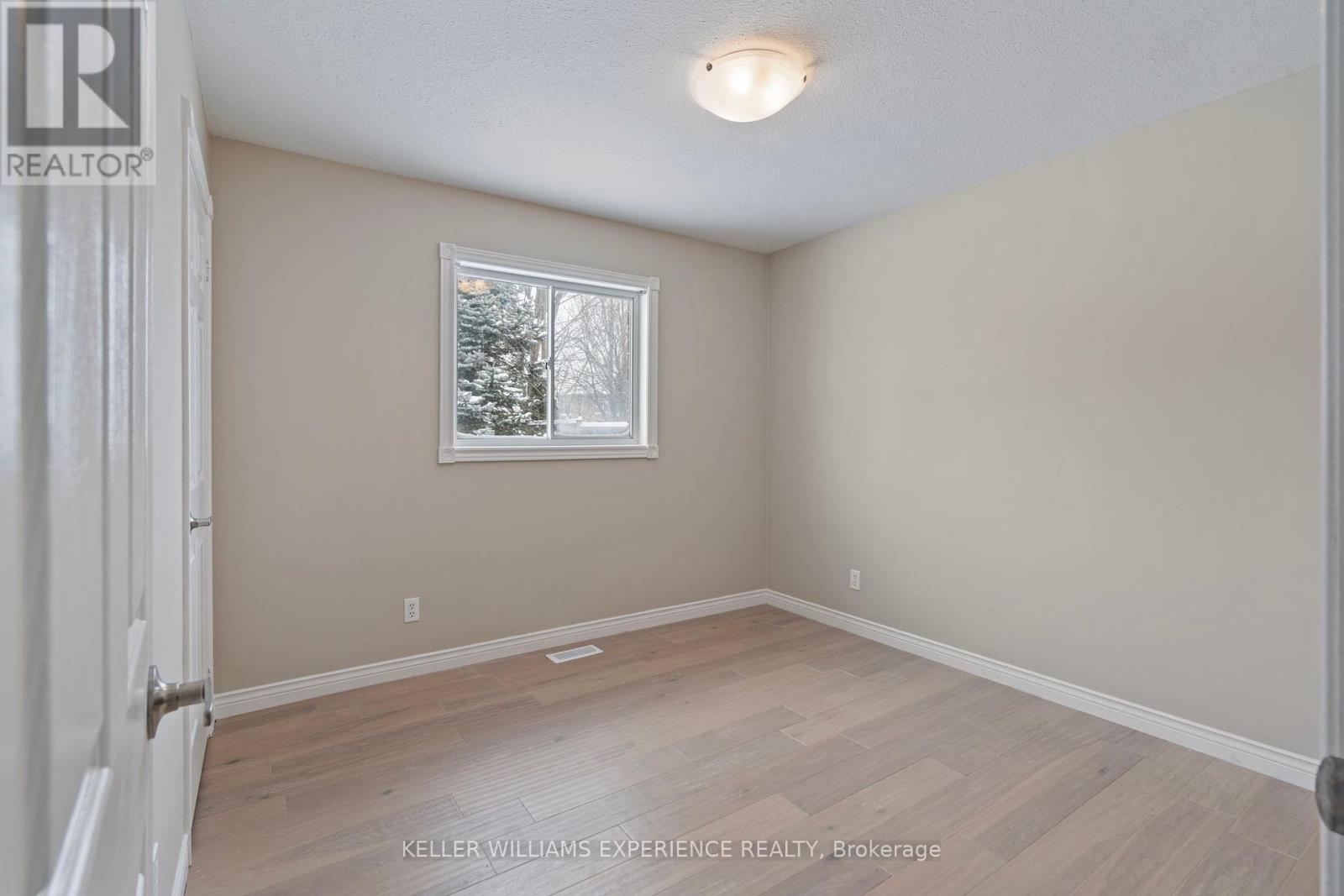 62 Mapleton Avenue, Barrie, Ontario  L4N 7L6 - Photo 31 - S12111268