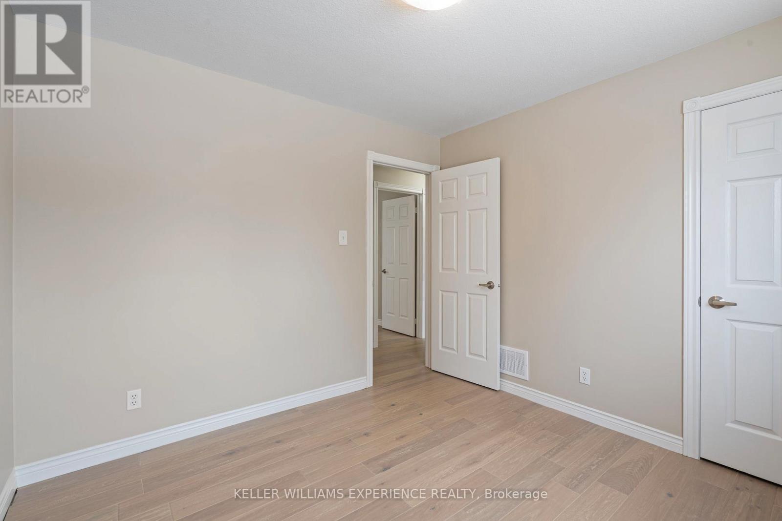 62 Mapleton Avenue, Barrie, Ontario  L4N 7L6 - Photo 32 - S12111268