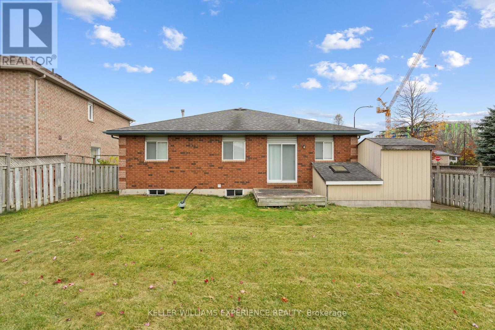 62 Mapleton Avenue, Barrie, Ontario  L4N 7L6 - Photo 5 - S12111268
