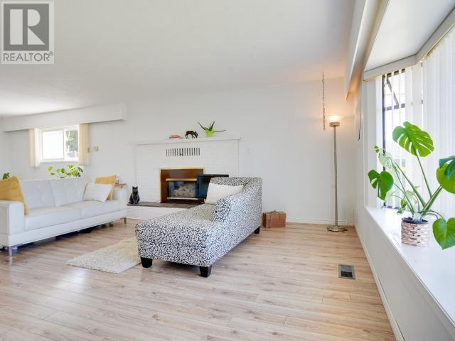 Property at 4674 REDONDA AVE image 2