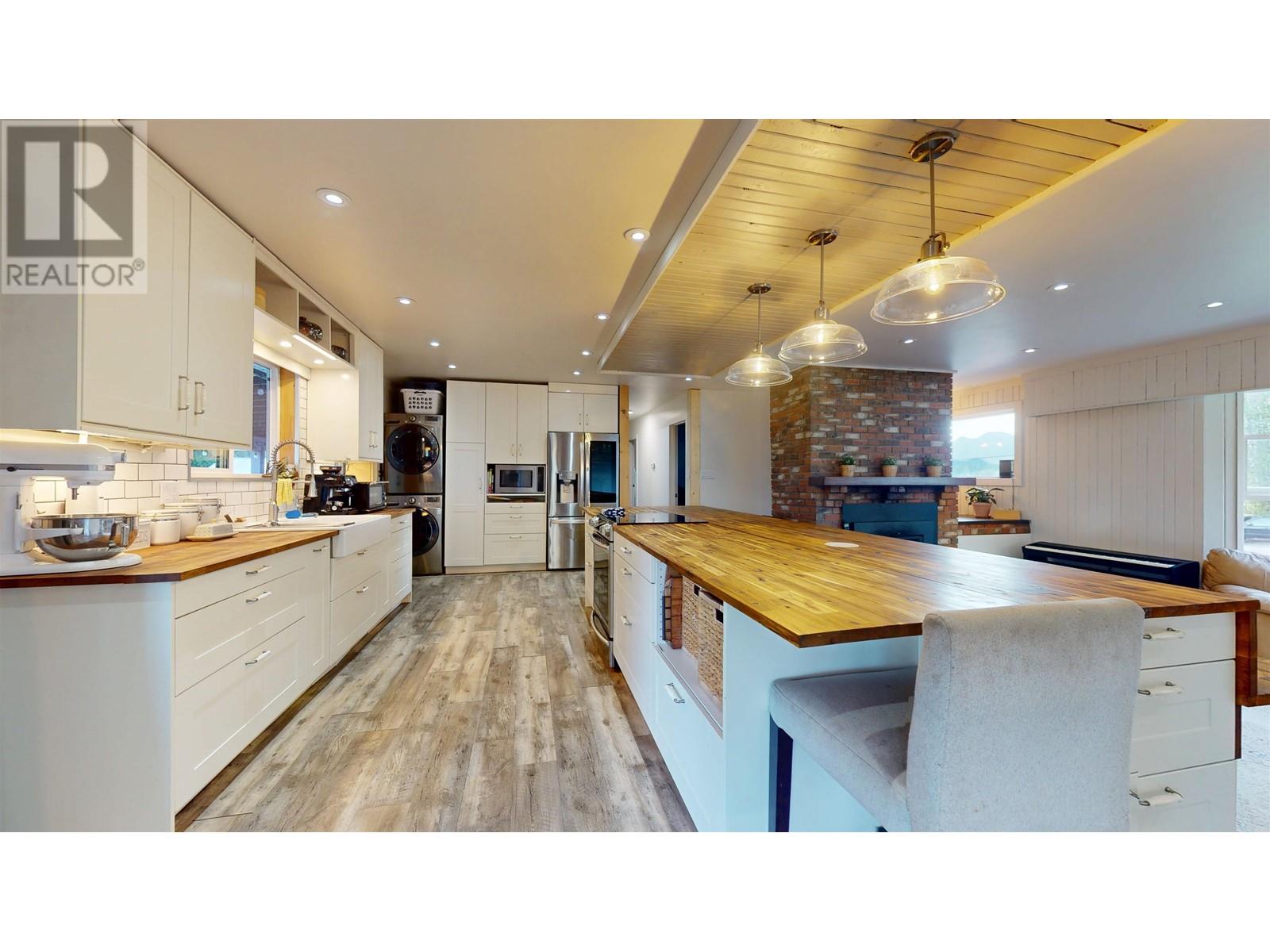 884 Erickson Road, Pemberton, British Columbia  V0N 2L2 - Photo 9 - R2990509