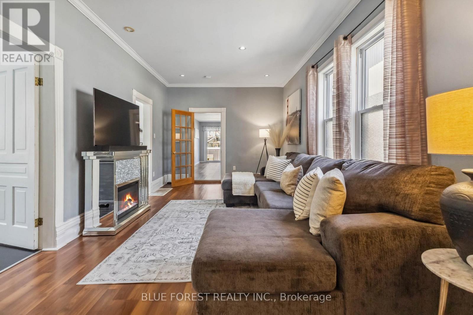 Photo 5 of 46 for 476 Emery Street E