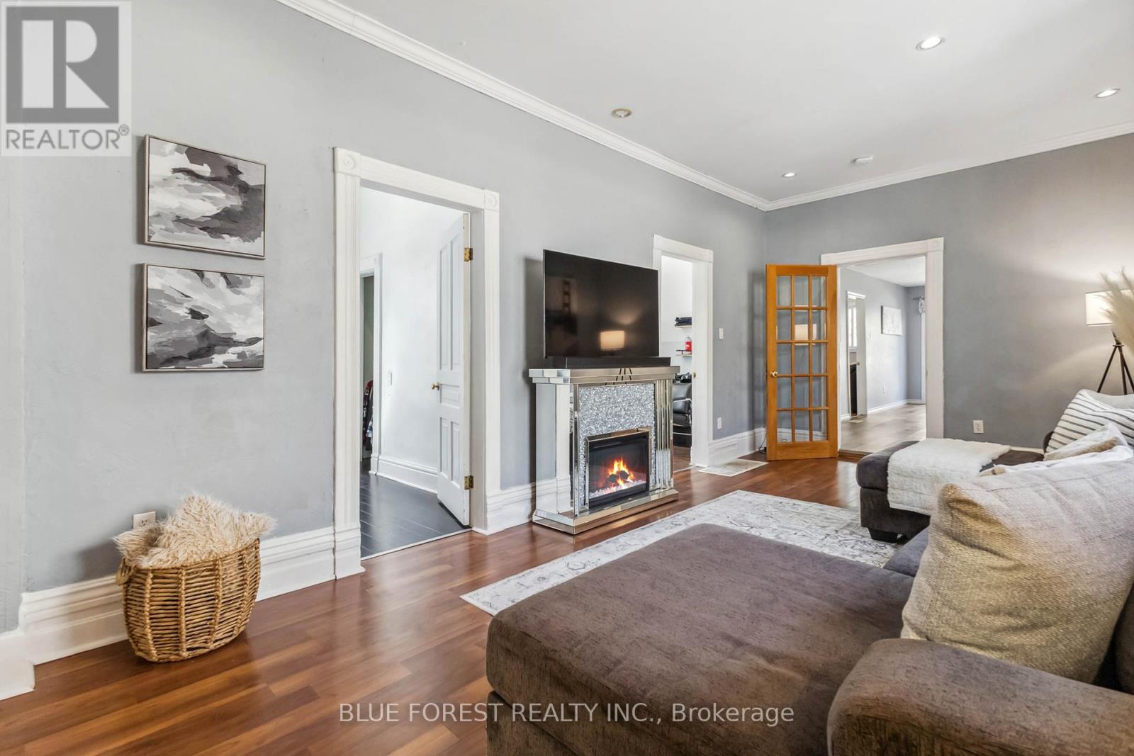 Photo 6 of 46 for 476 Emery Street E